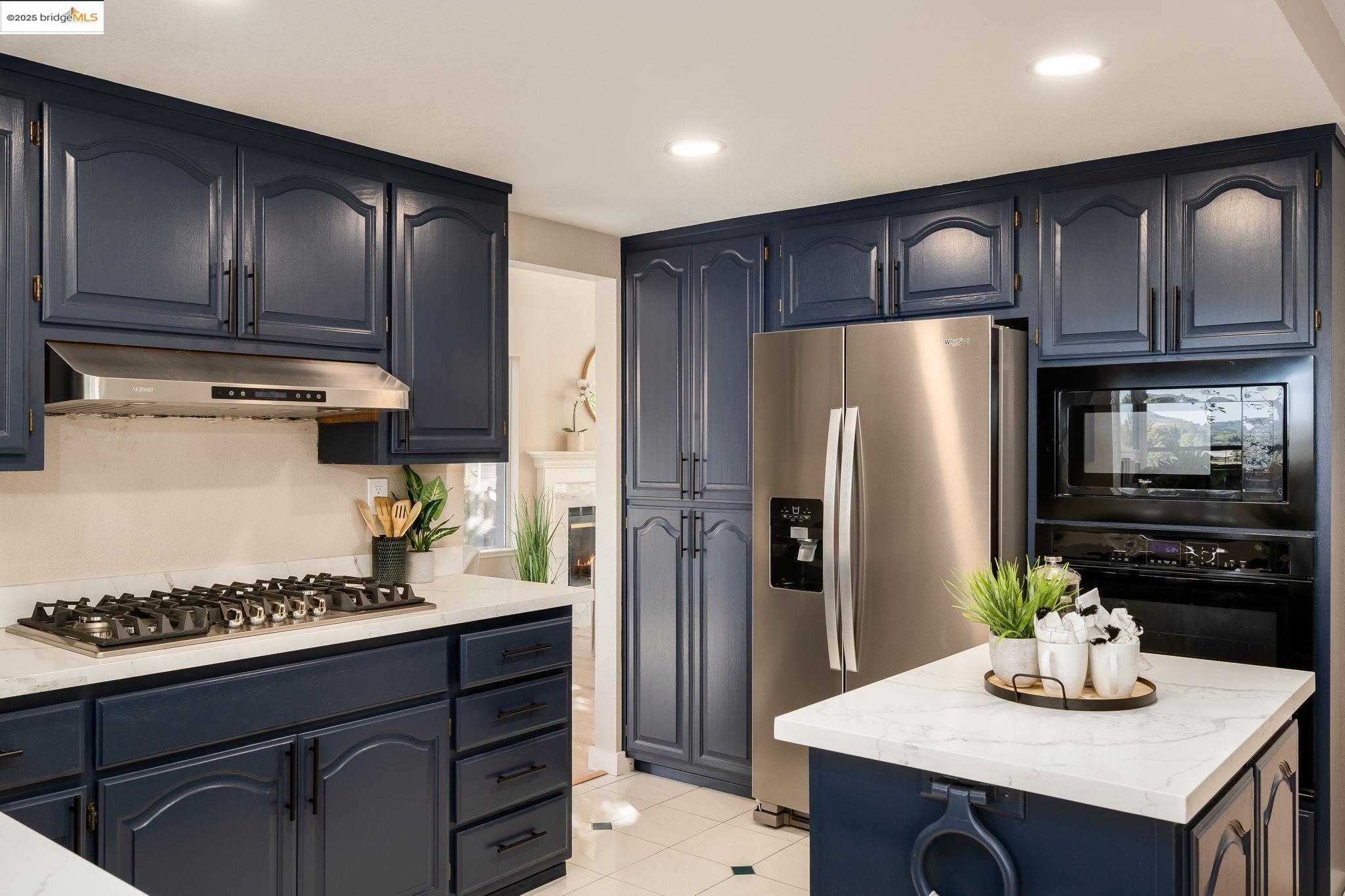 Detail Gallery Image 16 of 60 For 2708 Carmen Ct, Pinole,  CA 94564 - 3 Beds | 2/1 Baths