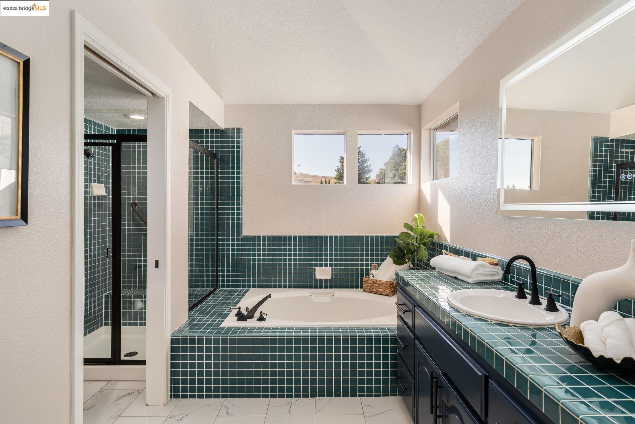 Detail Gallery Image 32 of 60 For 2708 Carmen Ct, Pinole,  CA 94564 - 3 Beds | 2/1 Baths