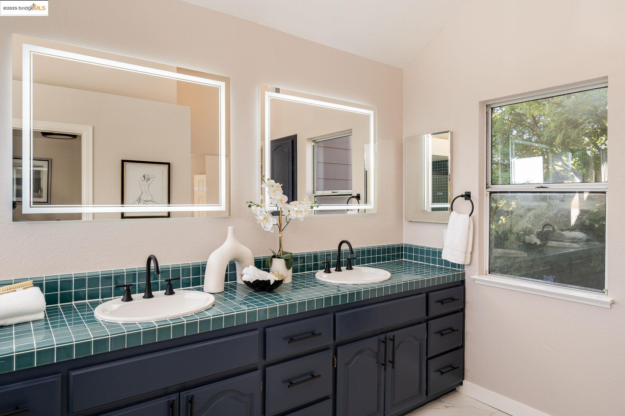 Detail Gallery Image 33 of 60 For 2708 Carmen Ct, Pinole,  CA 94564 - 3 Beds | 2/1 Baths