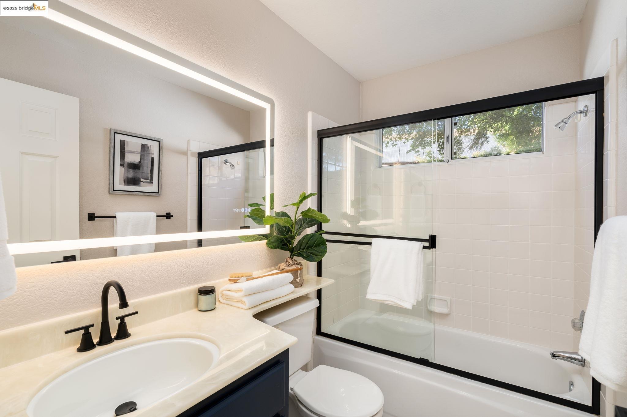Detail Gallery Image 34 of 60 For 2708 Carmen Ct, Pinole,  CA 94564 - 3 Beds | 2/1 Baths