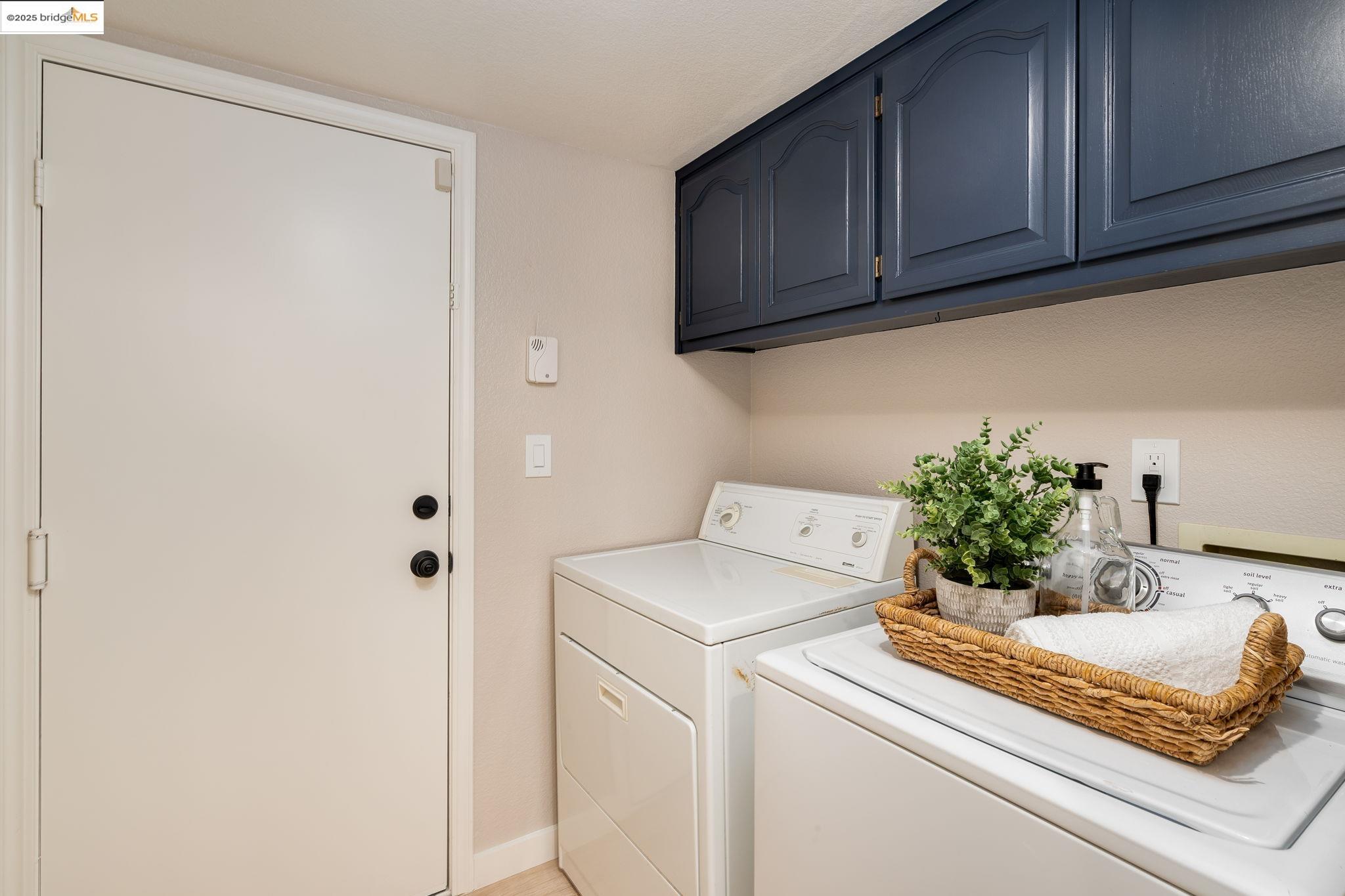 Detail Gallery Image 36 of 60 For 2708 Carmen Ct, Pinole,  CA 94564 - 3 Beds | 2/1 Baths