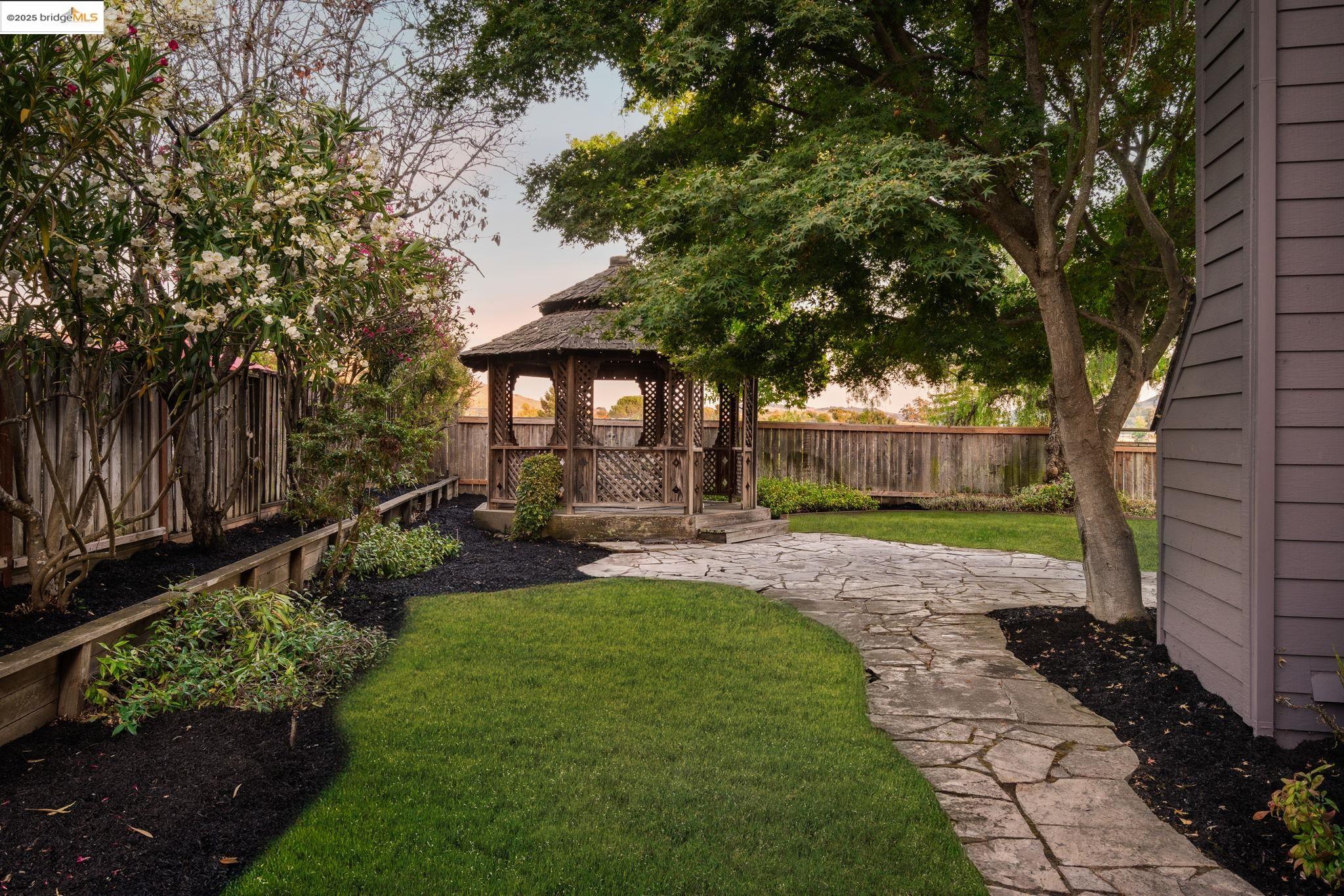 Detail Gallery Image 37 of 60 For 2708 Carmen Ct, Pinole,  CA 94564 - 3 Beds | 2/1 Baths
