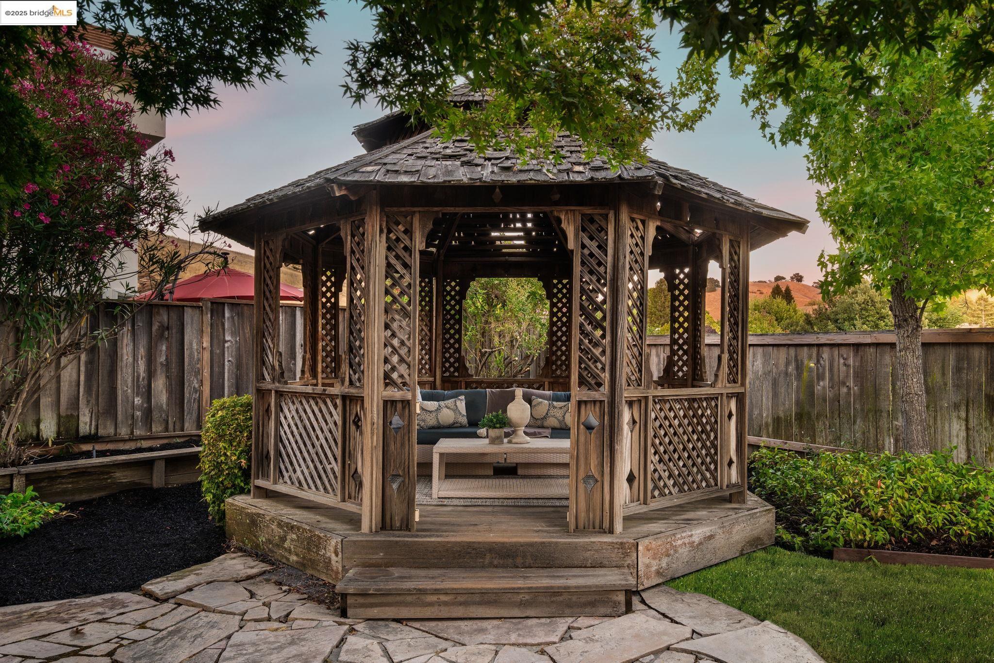 Detail Gallery Image 40 of 60 For 2708 Carmen Ct, Pinole,  CA 94564 - 3 Beds | 2/1 Baths