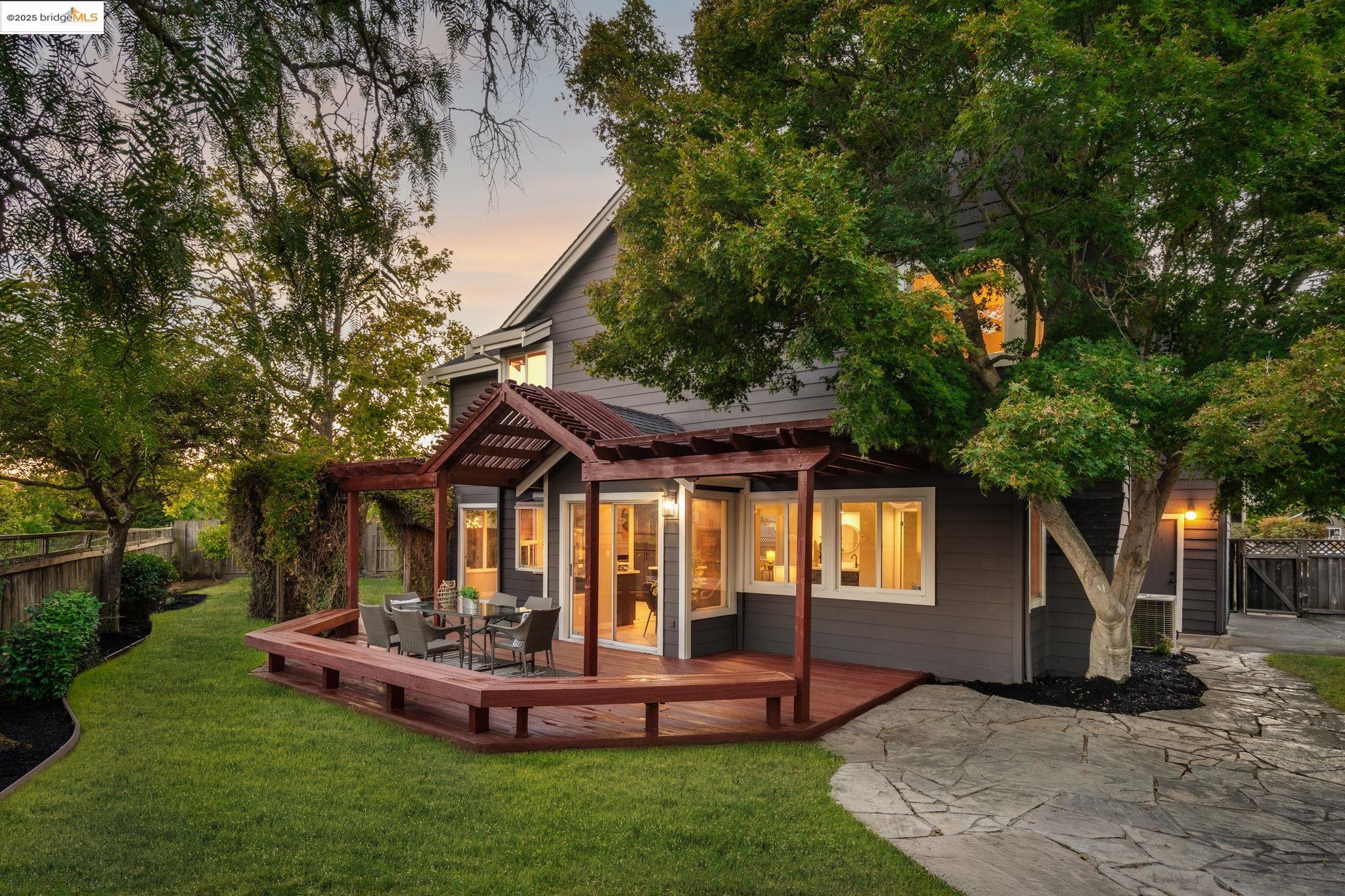 Detail Gallery Image 41 of 60 For 2708 Carmen Ct, Pinole,  CA 94564 - 3 Beds | 2/1 Baths