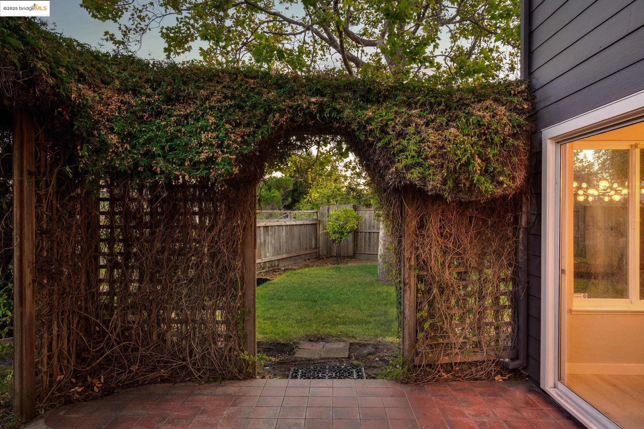 Detail Gallery Image 47 of 60 For 2708 Carmen Ct, Pinole,  CA 94564 - 3 Beds | 2/1 Baths