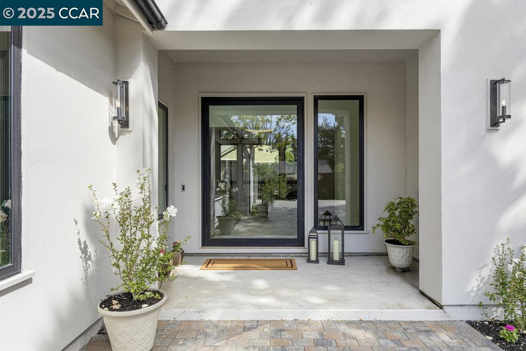 Detail Gallery Image 3 of 53 For 11 Willowmere Rd, Danville,  CA 94526 - 5 Beds | 5/1 Baths