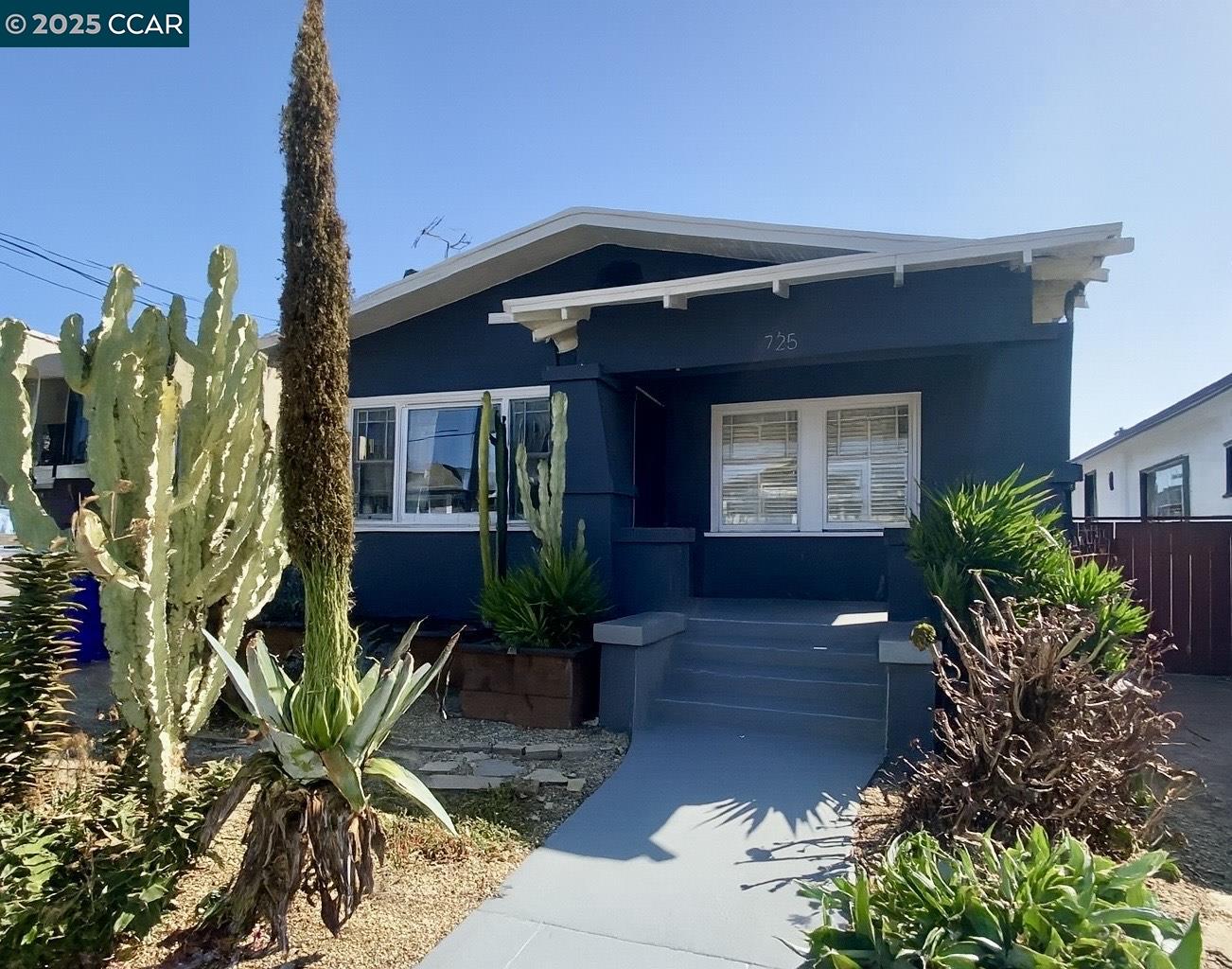 Detail Gallery Image 2 of 29 For 725 43rd Street, Oakland,  CA 94609 - 2 Beds | 1 Baths