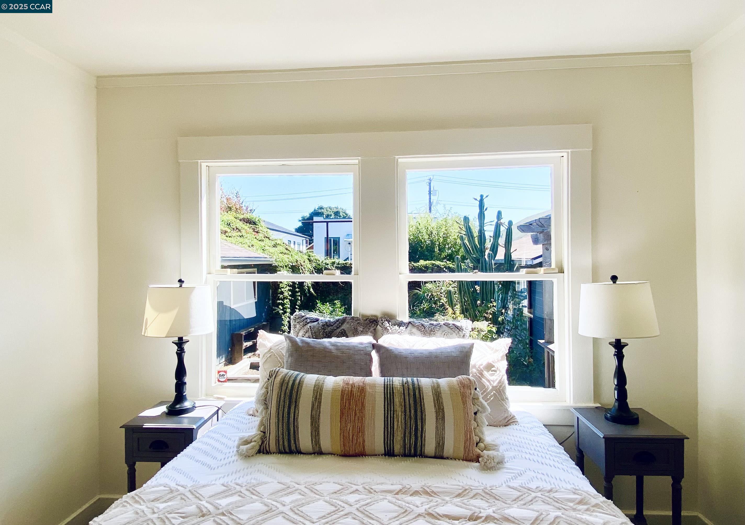 Detail Gallery Image 18 of 29 For 725 43rd Street, Oakland,  CA 94609 - 2 Beds | 1 Baths