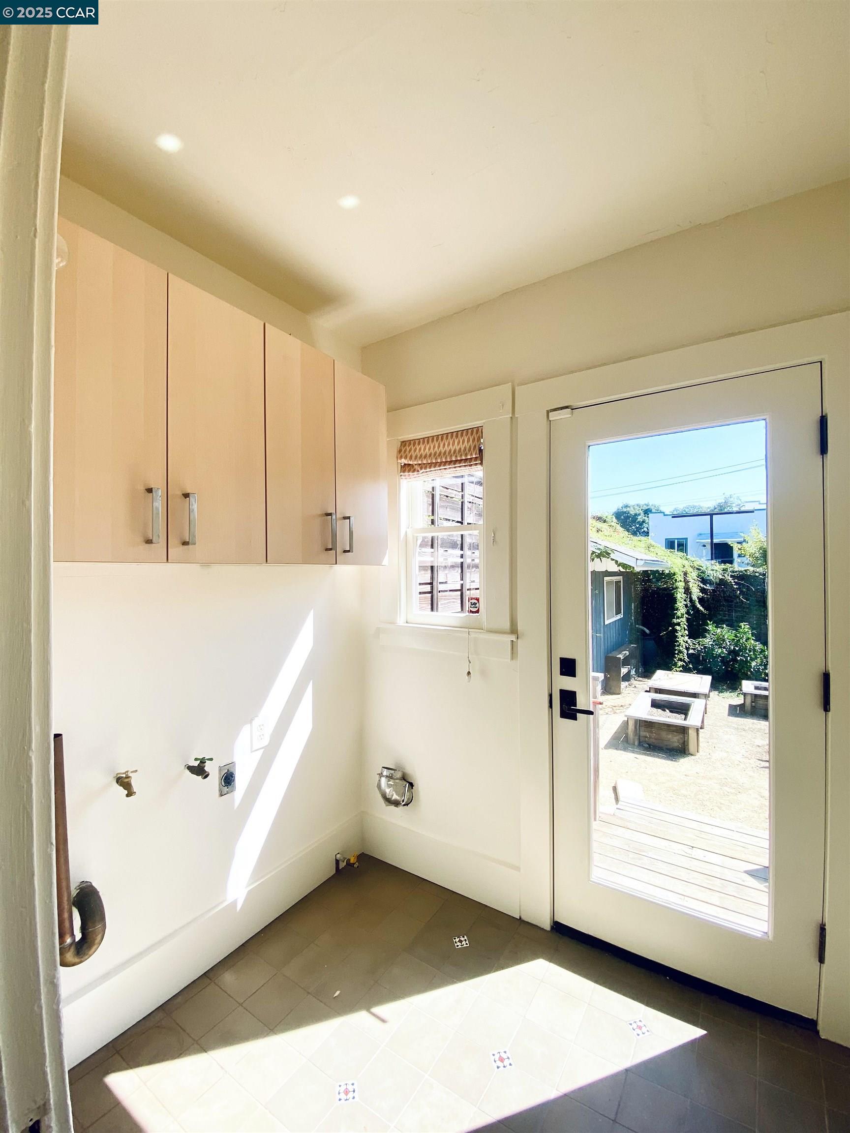 Detail Gallery Image 22 of 29 For 725 43rd Street, Oakland,  CA 94609 - 2 Beds | 1 Baths