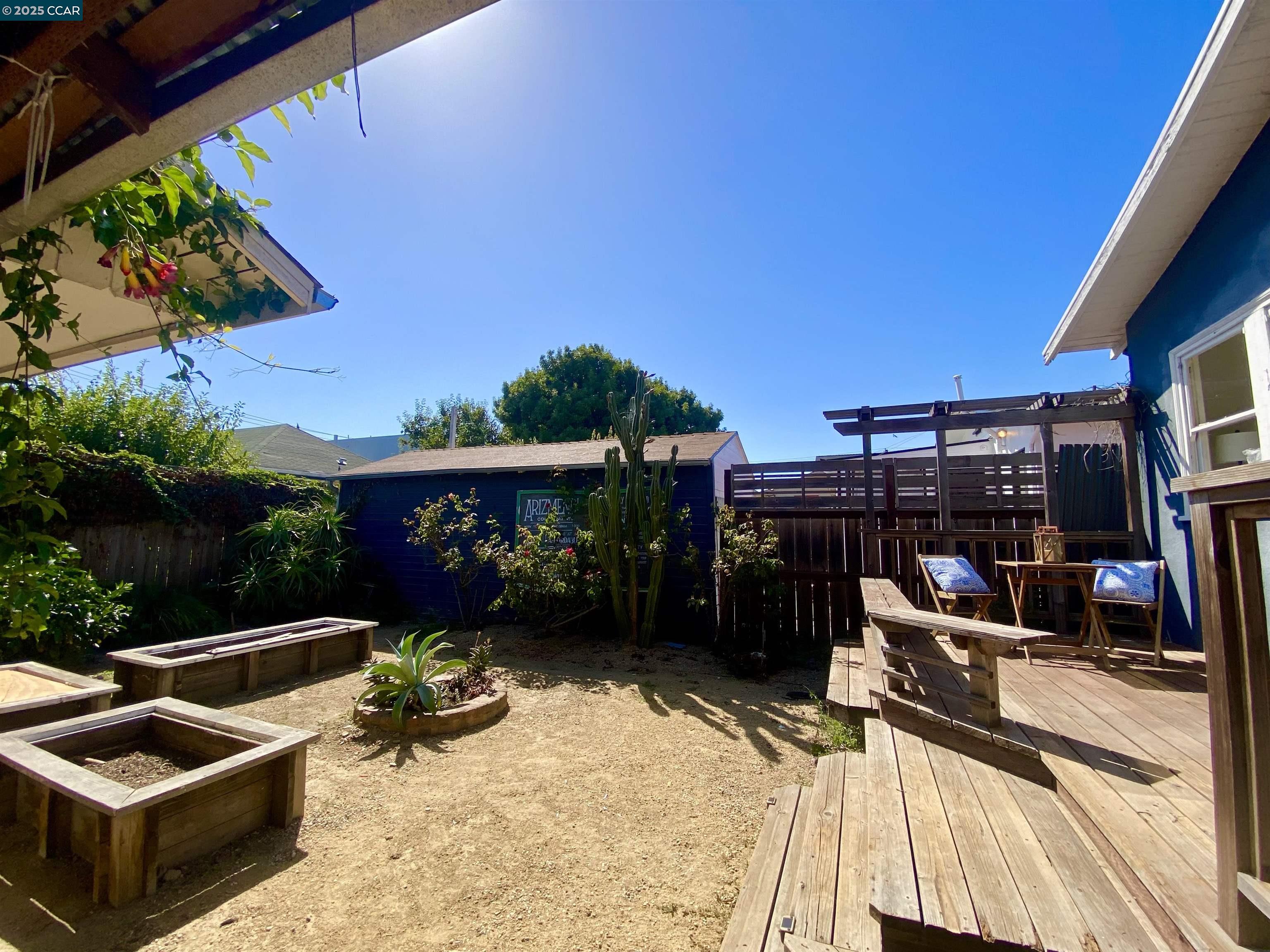 Detail Gallery Image 23 of 29 For 725 43rd Street, Oakland,  CA 94609 - 2 Beds | 1 Baths