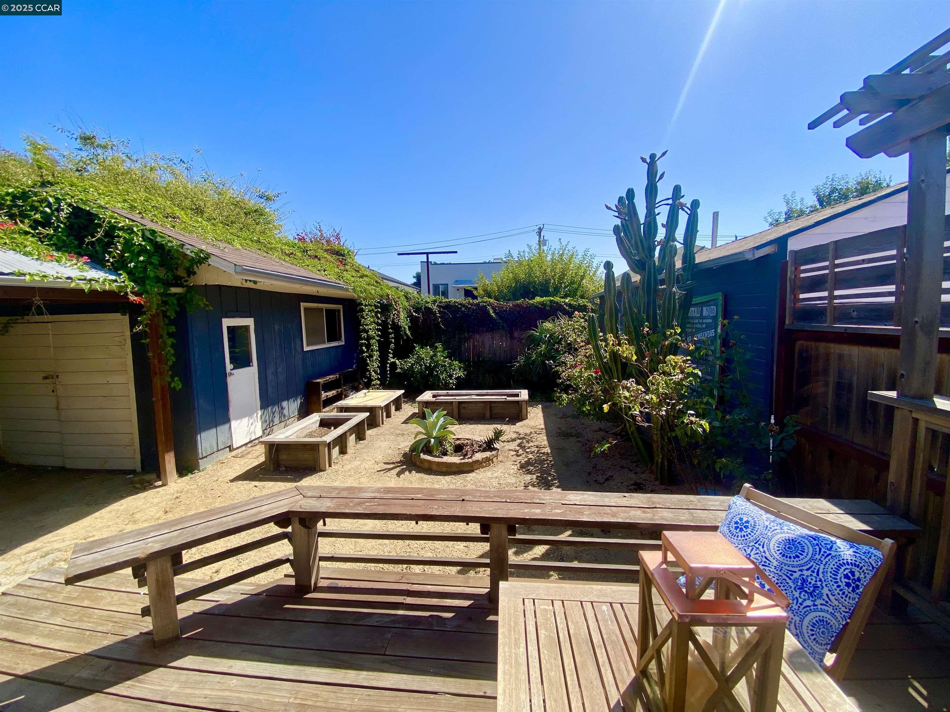 Detail Gallery Image 24 of 29 For 725 43rd Street, Oakland,  CA 94609 - 2 Beds | 1 Baths