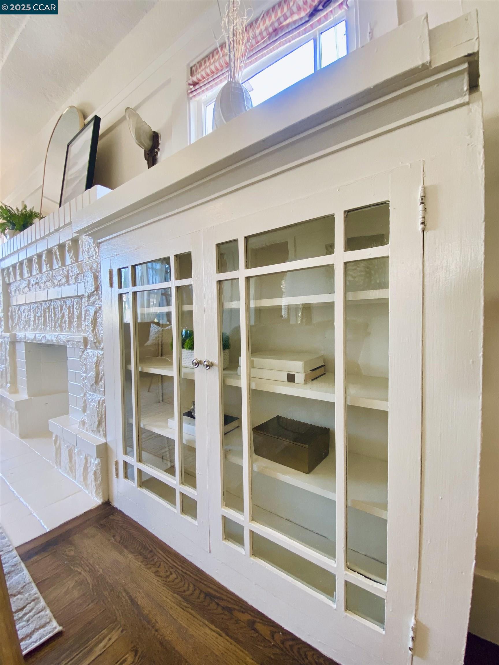Detail Gallery Image 6 of 29 For 725 43rd Street, Oakland,  CA 94609 - 2 Beds | 1 Baths