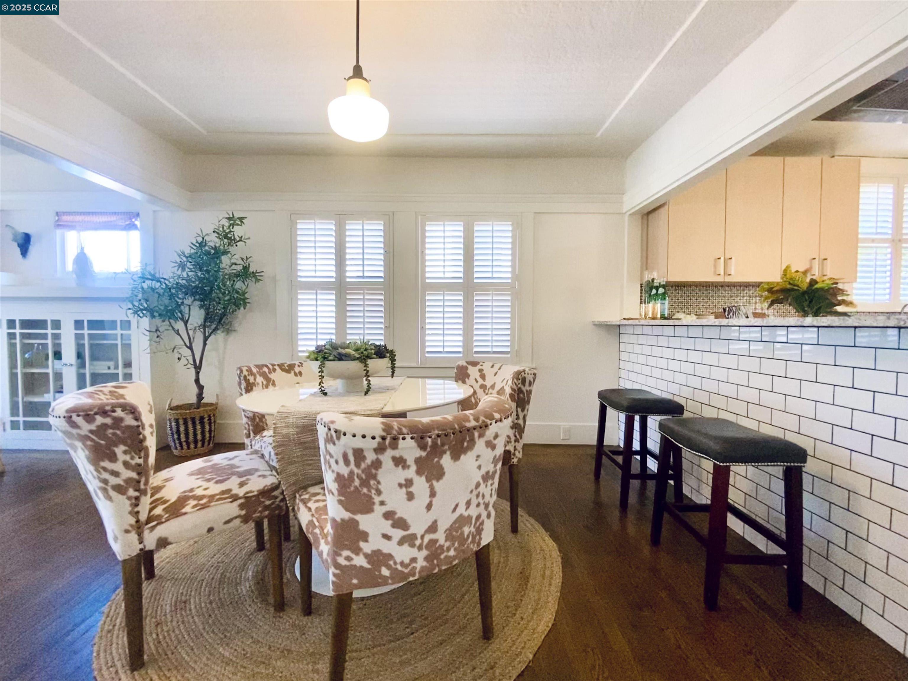 Detail Gallery Image 10 of 29 For 725 43rd Street, Oakland,  CA 94609 - 2 Beds | 1 Baths