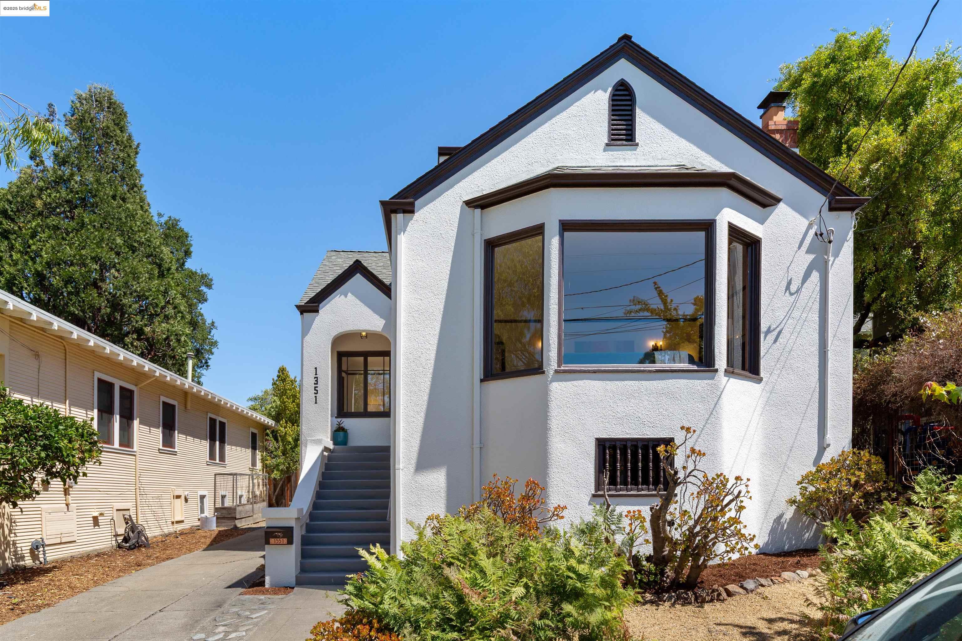 Detail Gallery Image 2 of 49 For 1351 Carlotta Ave, Berkeley,  CA 94703 - 5 Beds | 3 Baths