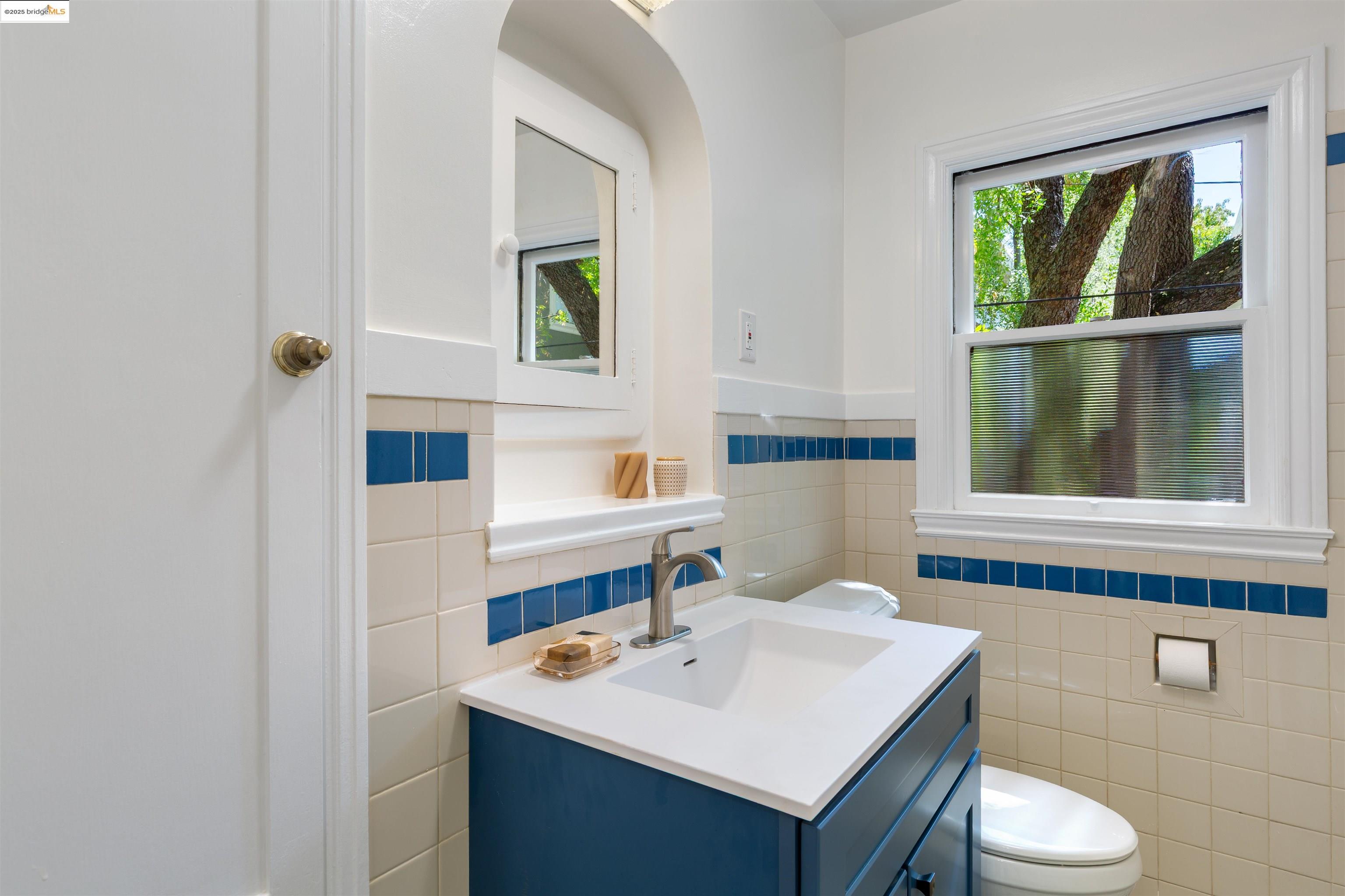 Detail Gallery Image 17 of 49 For 1351 Carlotta Ave, Berkeley,  CA 94703 - 5 Beds | 3 Baths
