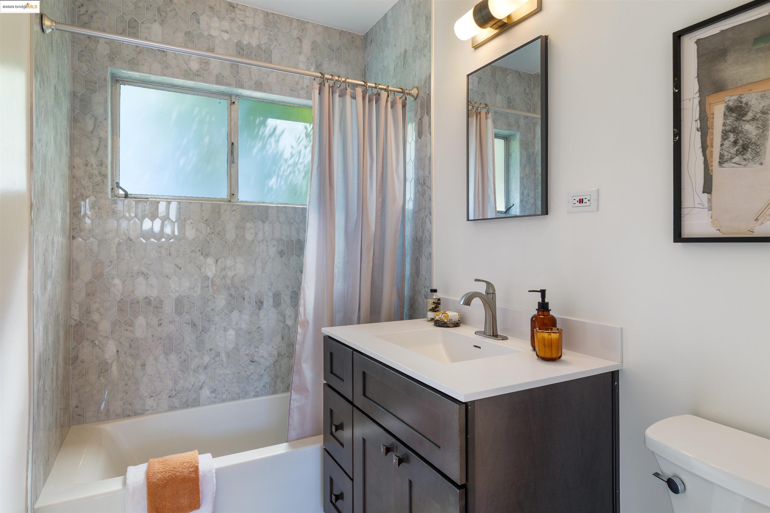 Detail Gallery Image 25 of 49 For 1351 Carlotta Ave, Berkeley,  CA 94703 - 5 Beds | 3 Baths