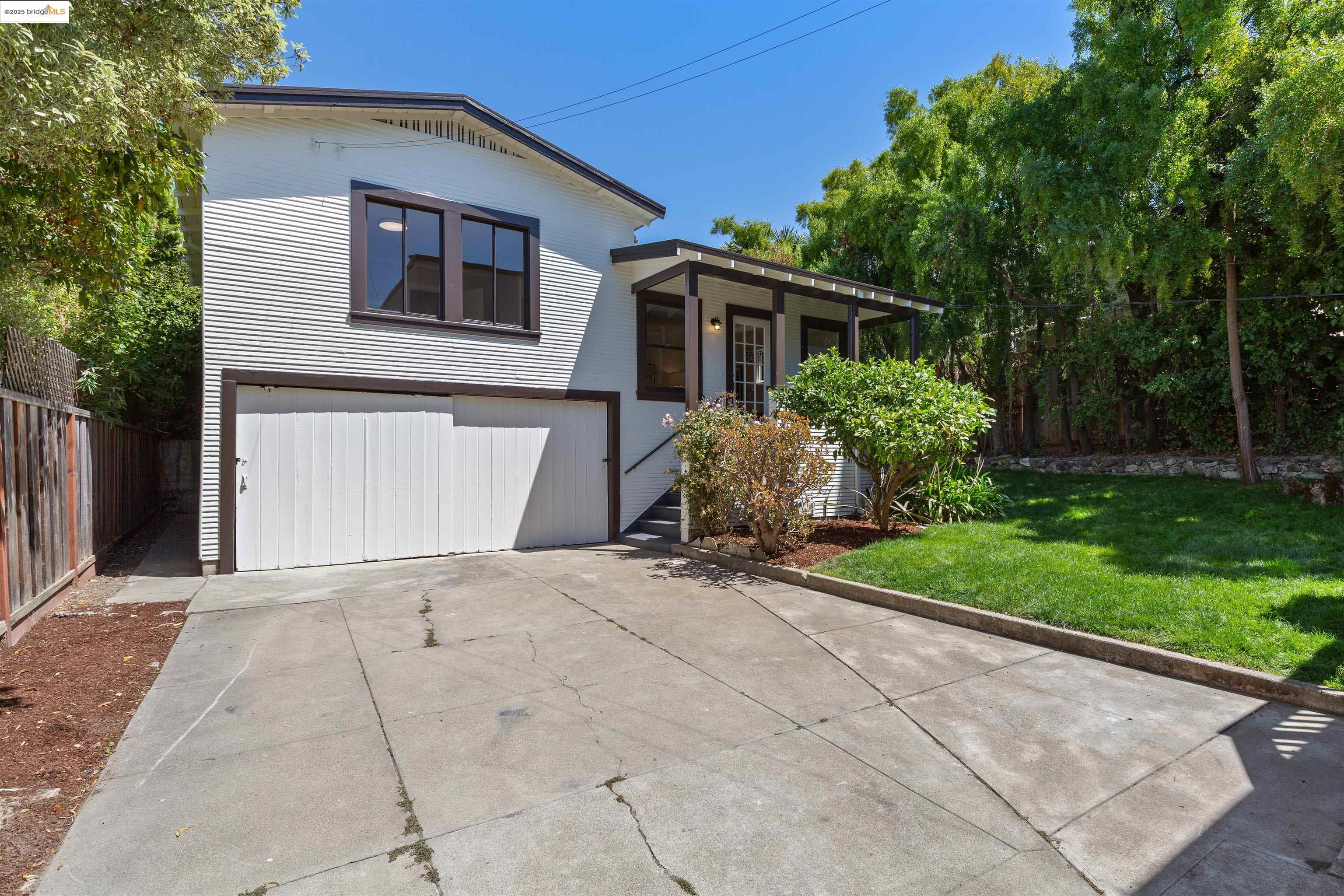 Detail Gallery Image 28 of 49 For 1351 Carlotta Ave, Berkeley,  CA 94703 - 5 Beds | 3 Baths
