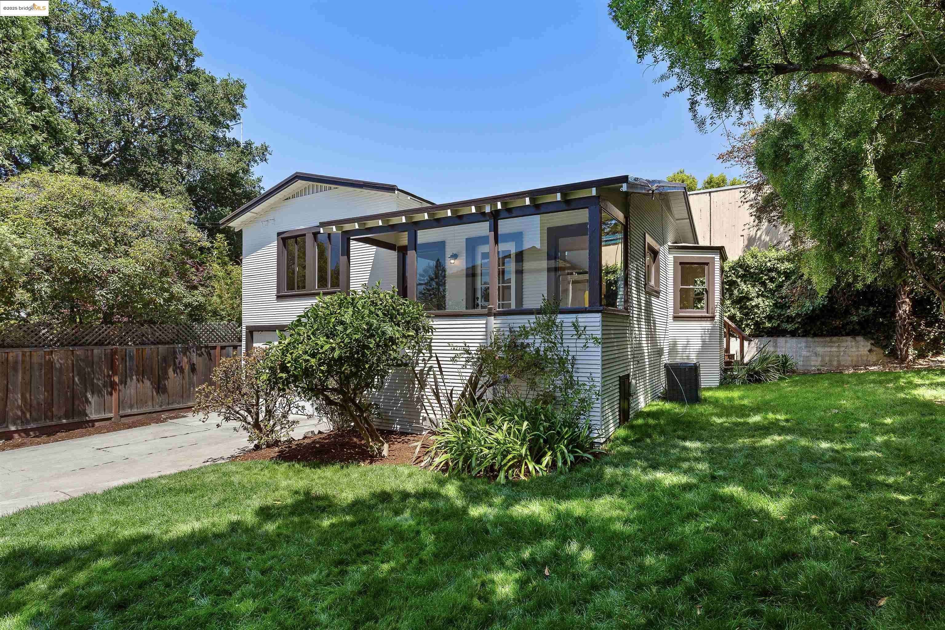 Detail Gallery Image 29 of 49 For 1351 Carlotta Ave, Berkeley,  CA 94703 - 5 Beds | 3 Baths