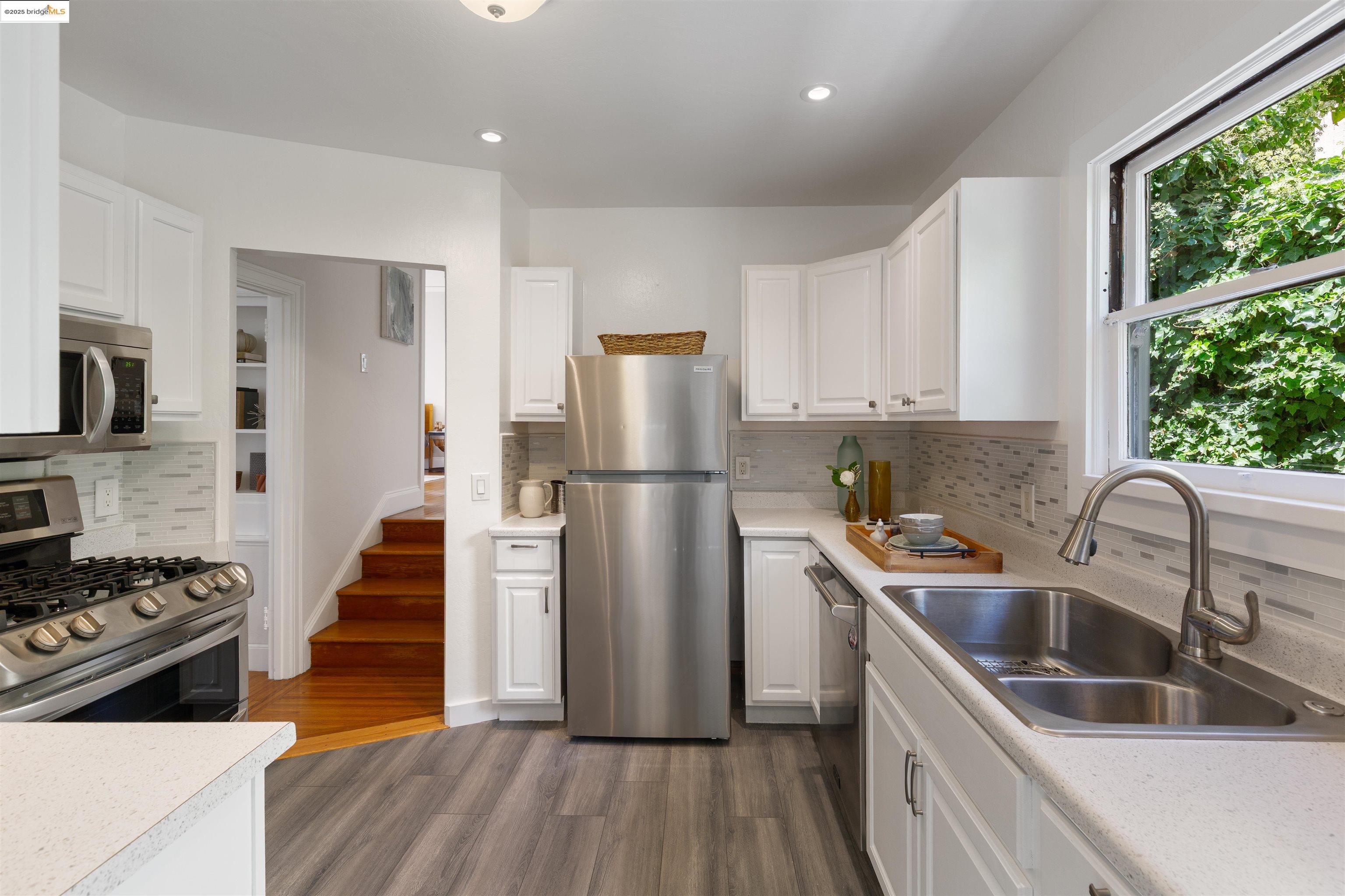 Detail Gallery Image 38 of 49 For 1351 Carlotta Ave, Berkeley,  CA 94703 - 5 Beds | 3 Baths