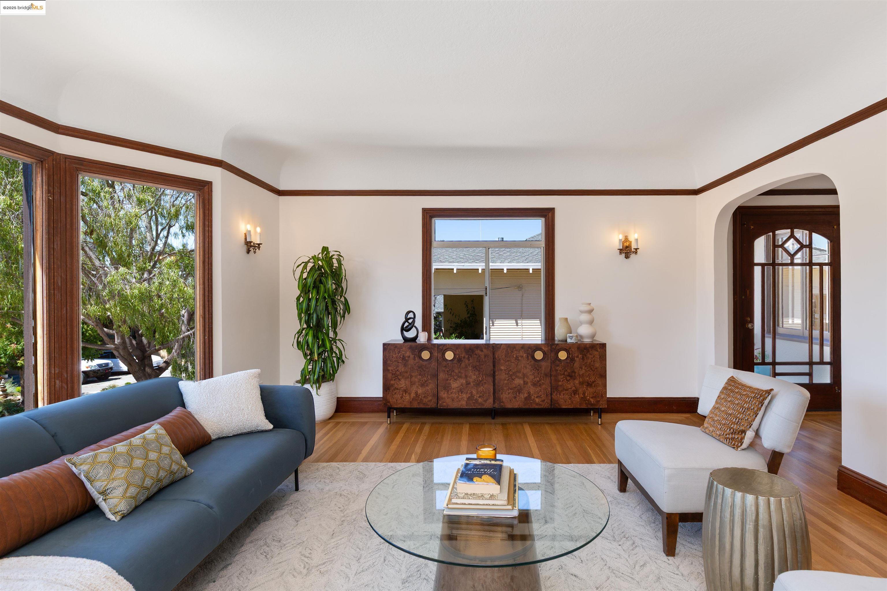 Detail Gallery Image 6 of 49 For 1351 Carlotta Ave, Berkeley,  CA 94703 - 5 Beds | 3 Baths