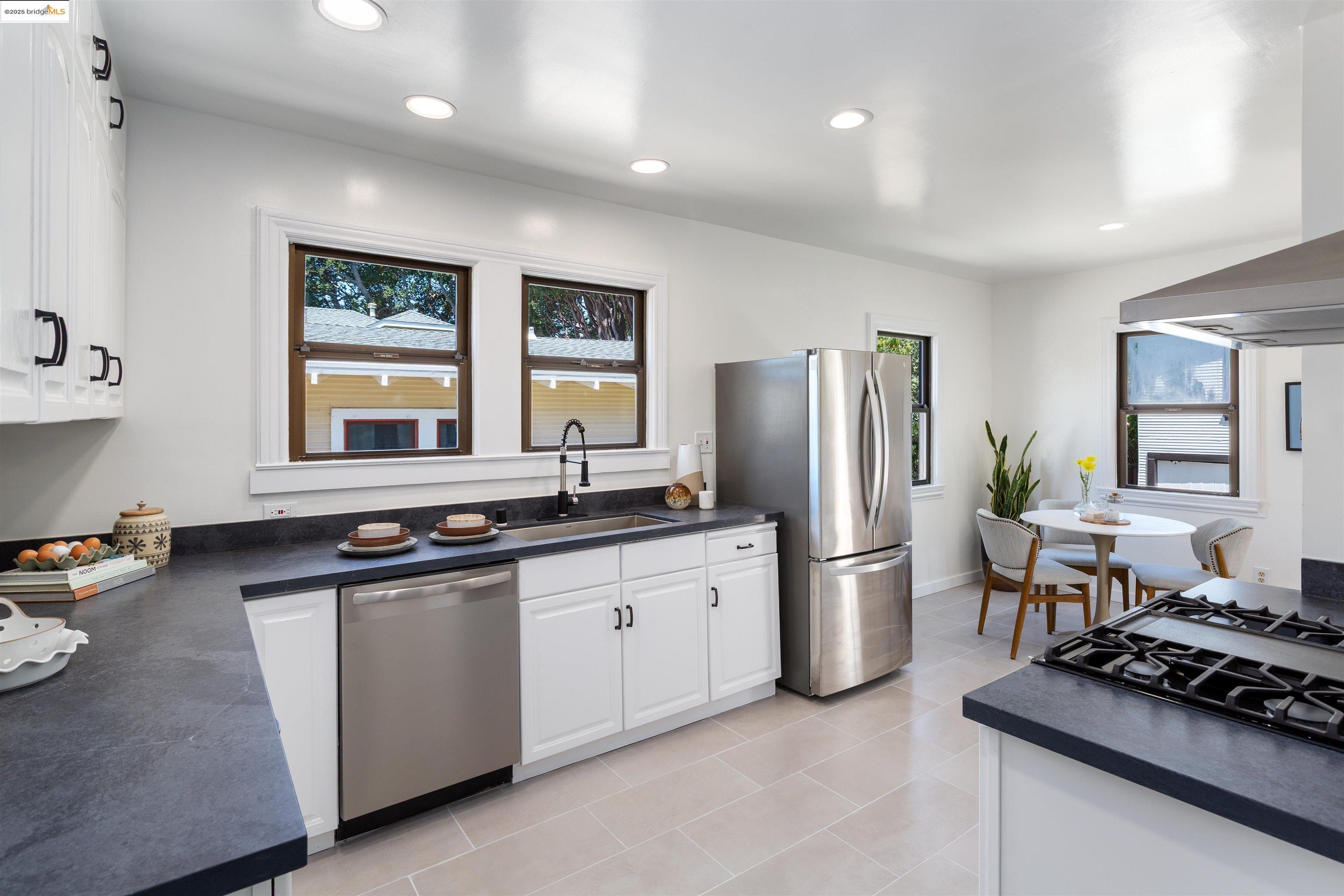 Detail Gallery Image 9 of 49 For 1351 Carlotta Ave, Berkeley,  CA 94703 - 5 Beds | 3 Baths