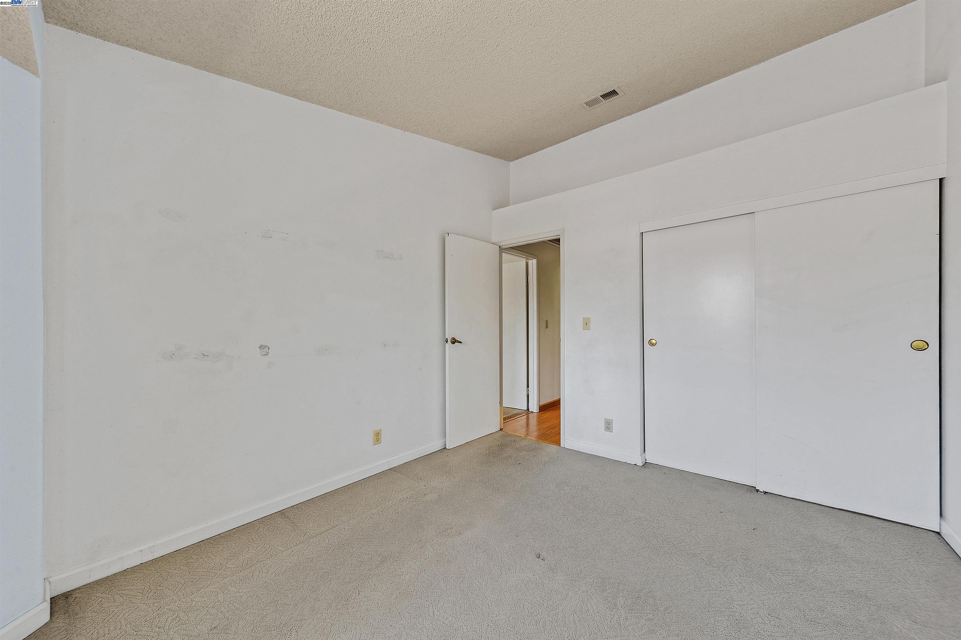 Photo #9: 41110000 Listing: Photo #9