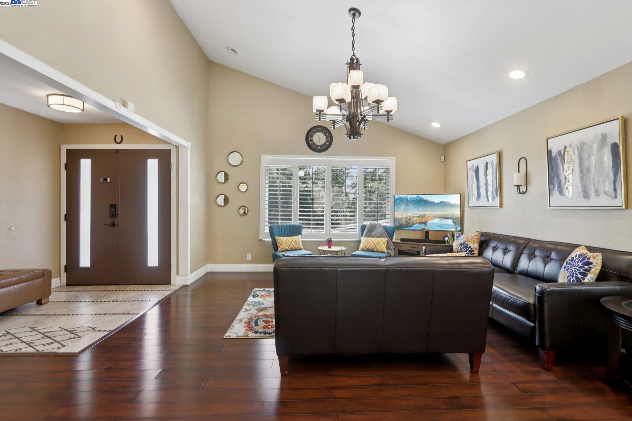Detail Gallery Image 6 of 46 For 27978 Dobbel Ave, Hayward,  CA 94542 - 3 Beds | 2/1 Baths