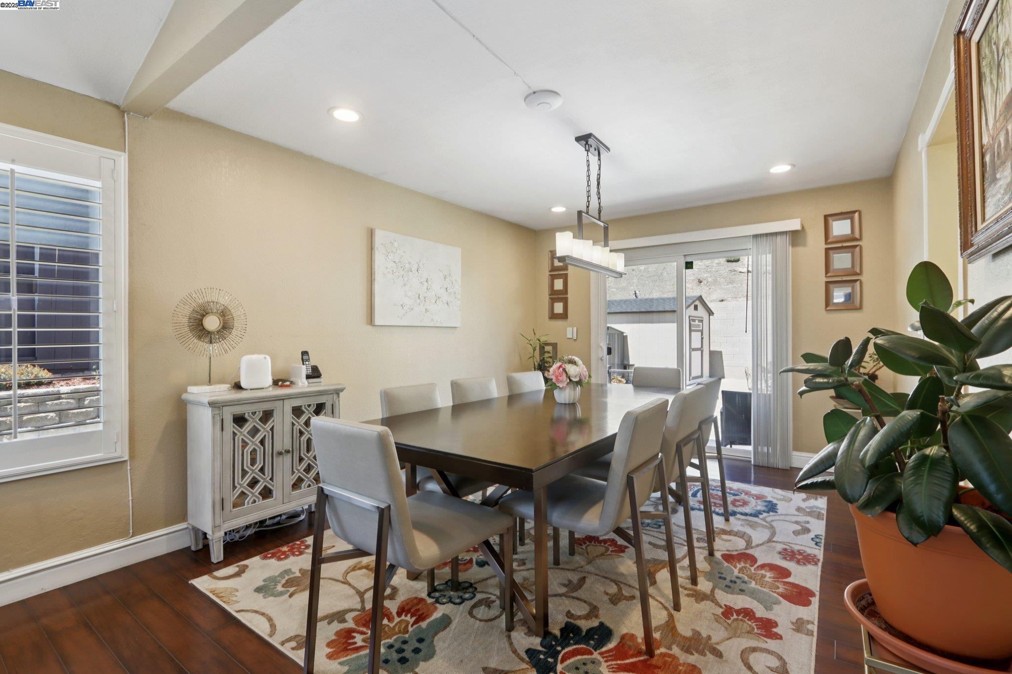 Detail Gallery Image 7 of 46 For 27978 Dobbel Ave, Hayward,  CA 94542 - 3 Beds | 2/1 Baths
