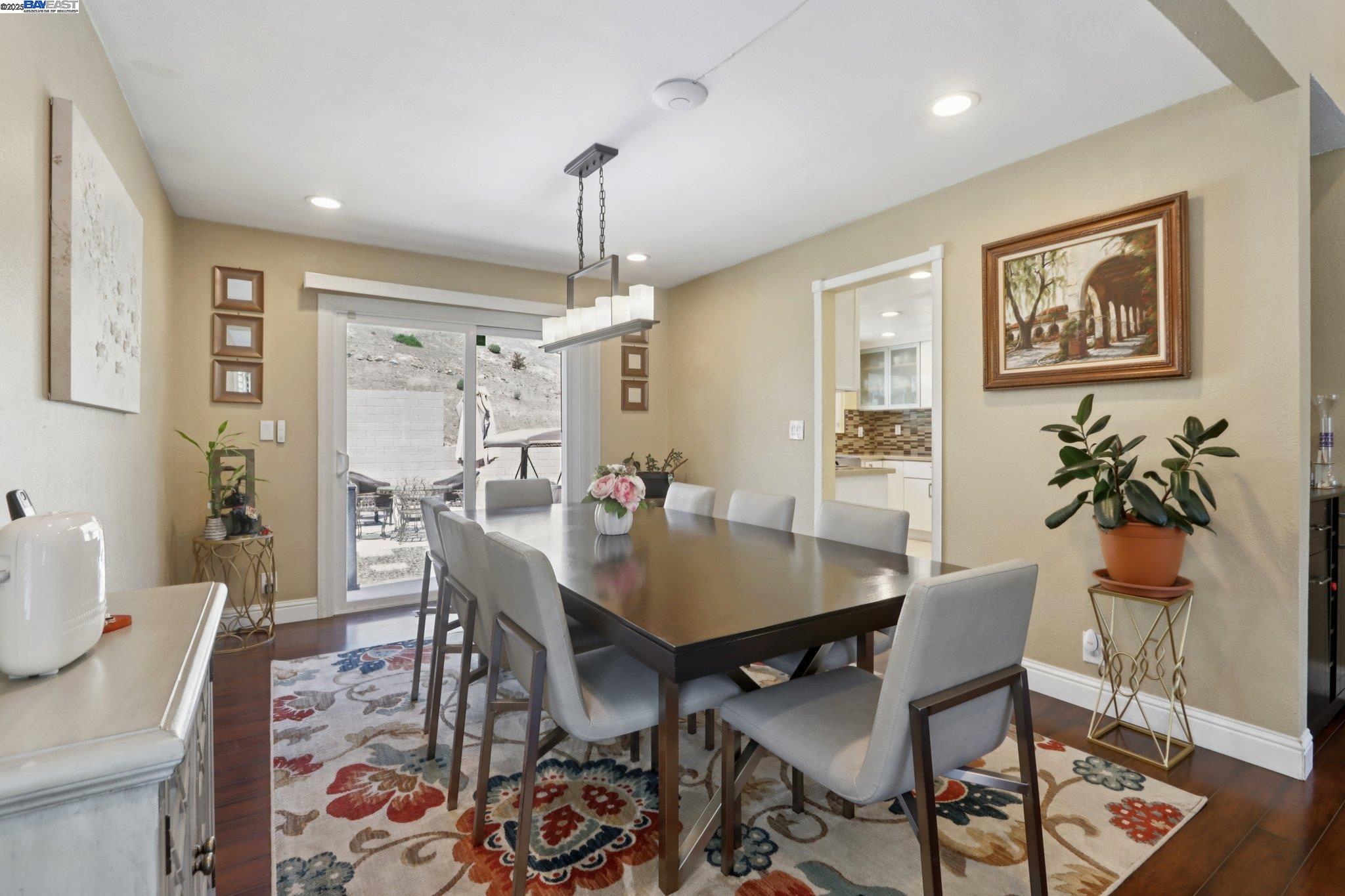 Detail Gallery Image 8 of 46 For 27978 Dobbel Ave, Hayward,  CA 94542 - 3 Beds | 2/1 Baths