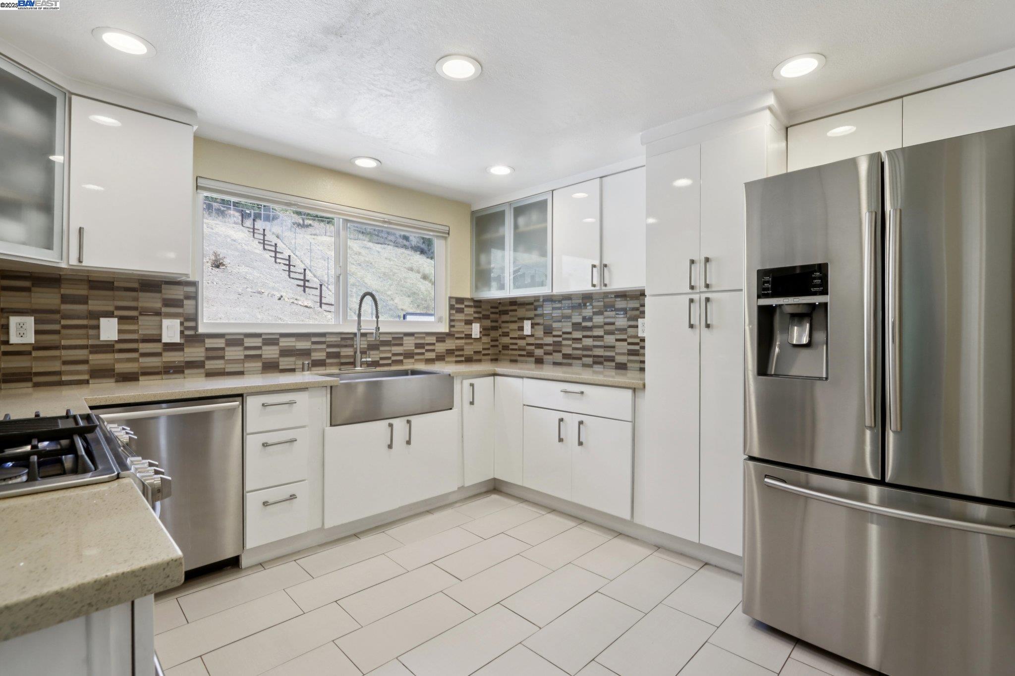Detail Gallery Image 11 of 46 For 27978 Dobbel Ave, Hayward,  CA 94542 - 3 Beds | 2/1 Baths