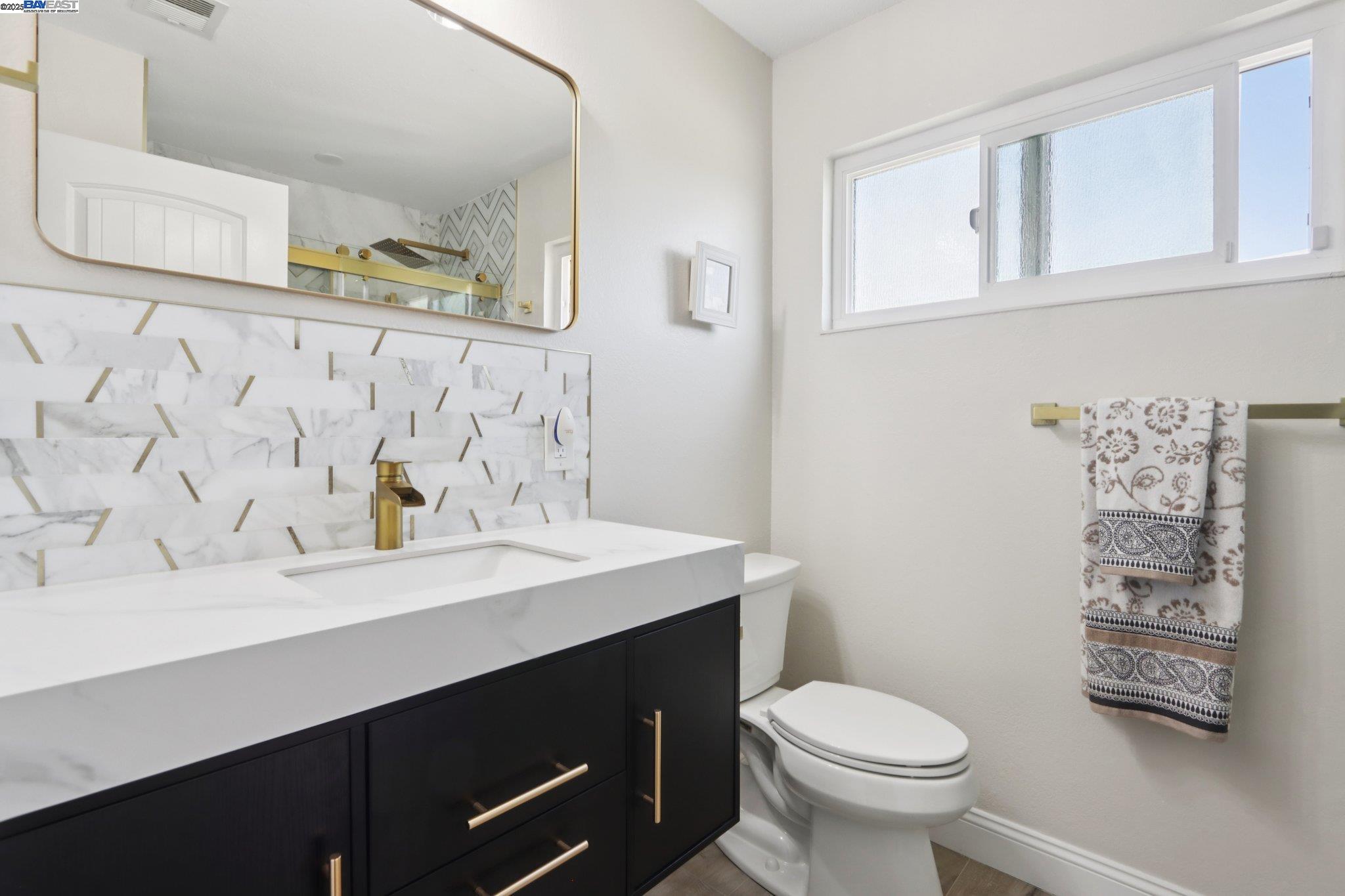 Detail Gallery Image 25 of 46 For 27978 Dobbel Ave, Hayward,  CA 94542 - 3 Beds | 2/1 Baths