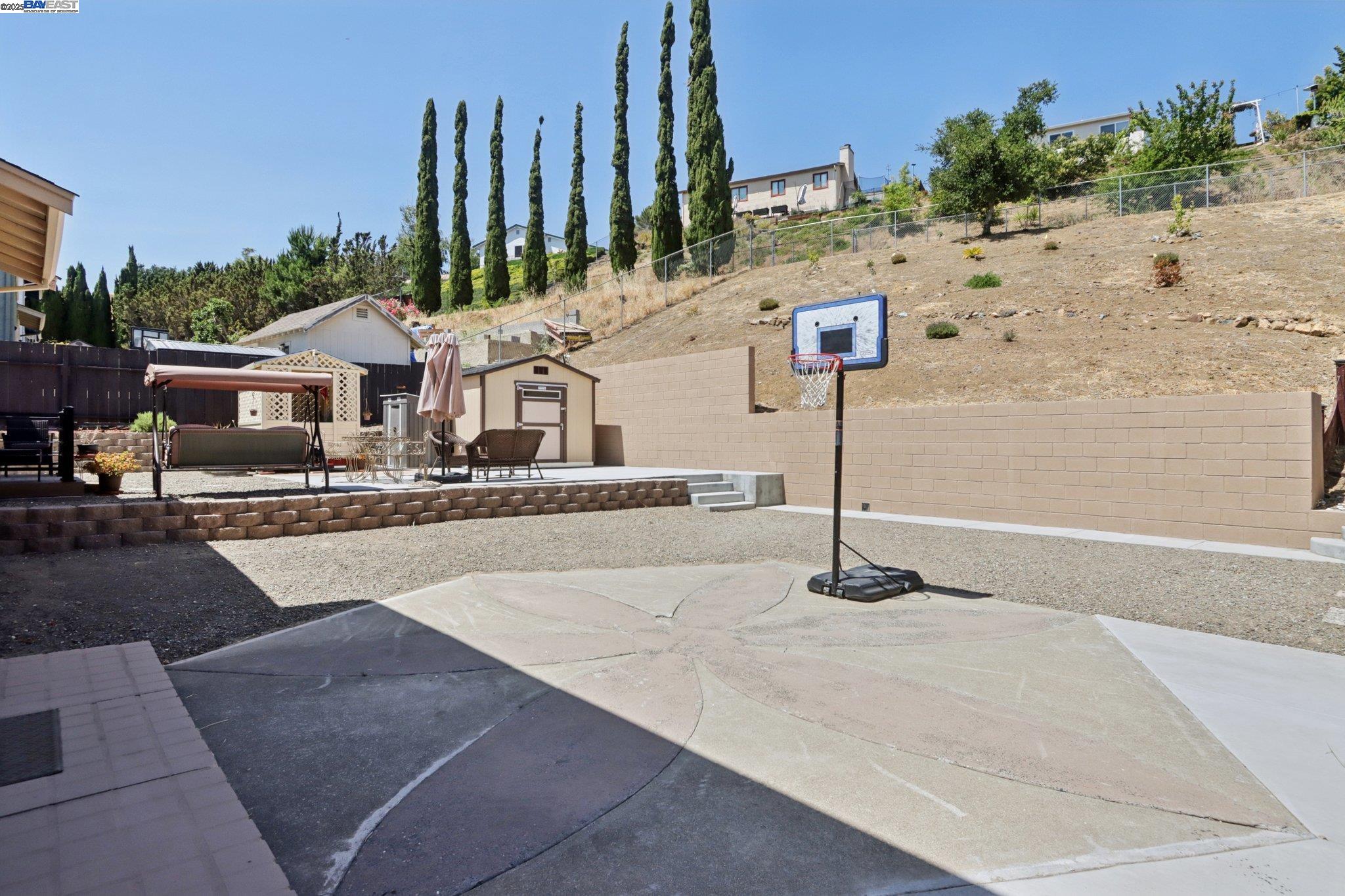Detail Gallery Image 33 of 46 For 27978 Dobbel Ave, Hayward,  CA 94542 - 3 Beds | 2/1 Baths