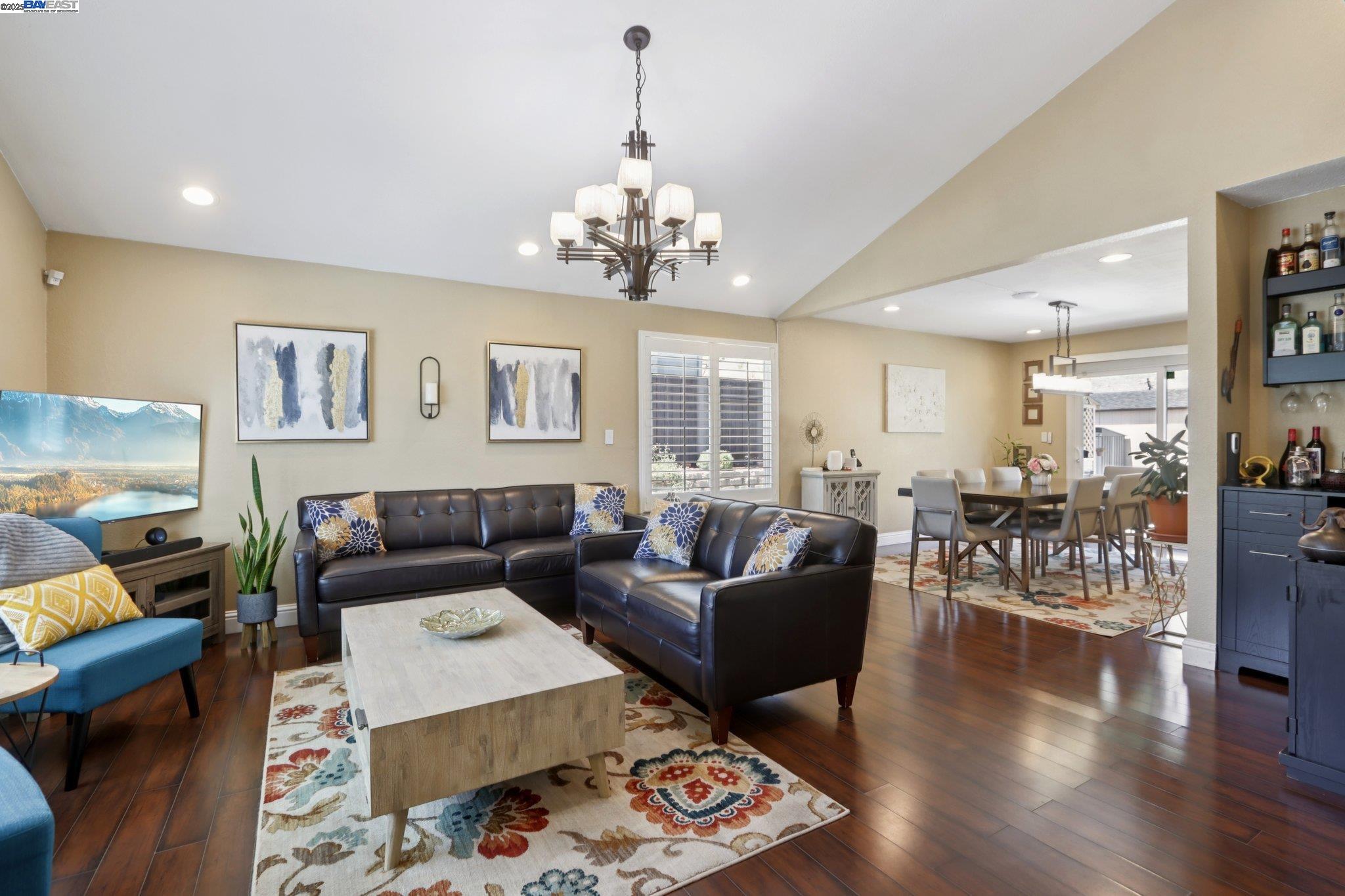 Detail Gallery Image 2 of 46 For 27978 Dobbel Ave, Hayward,  CA 94542 - 3 Beds | 2/1 Baths