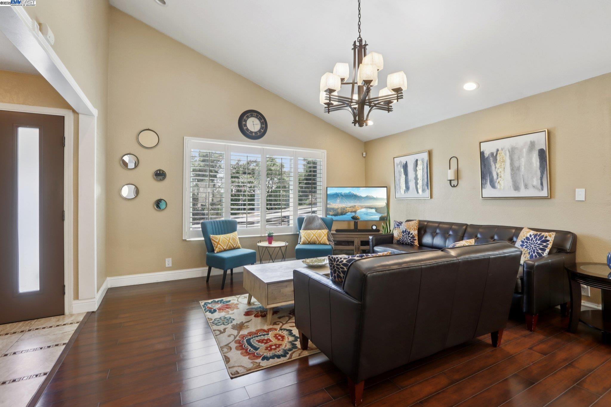 Detail Gallery Image 5 of 46 For 27978 Dobbel Ave, Hayward,  CA 94542 - 3 Beds | 2/1 Baths