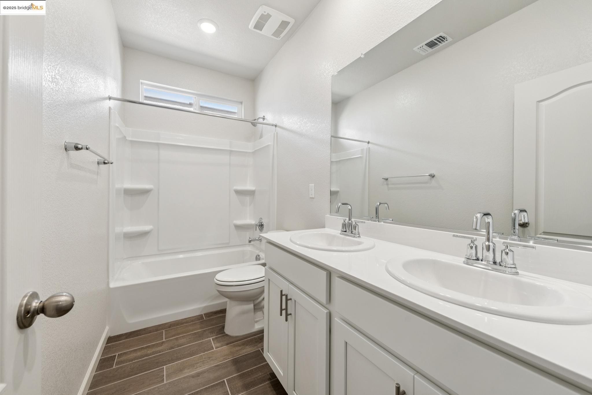 Detail Gallery Image 15 of 60 For 4105 Markovich Ct, Richmond,  CA 94806 - 4 Beds | 2 Baths
