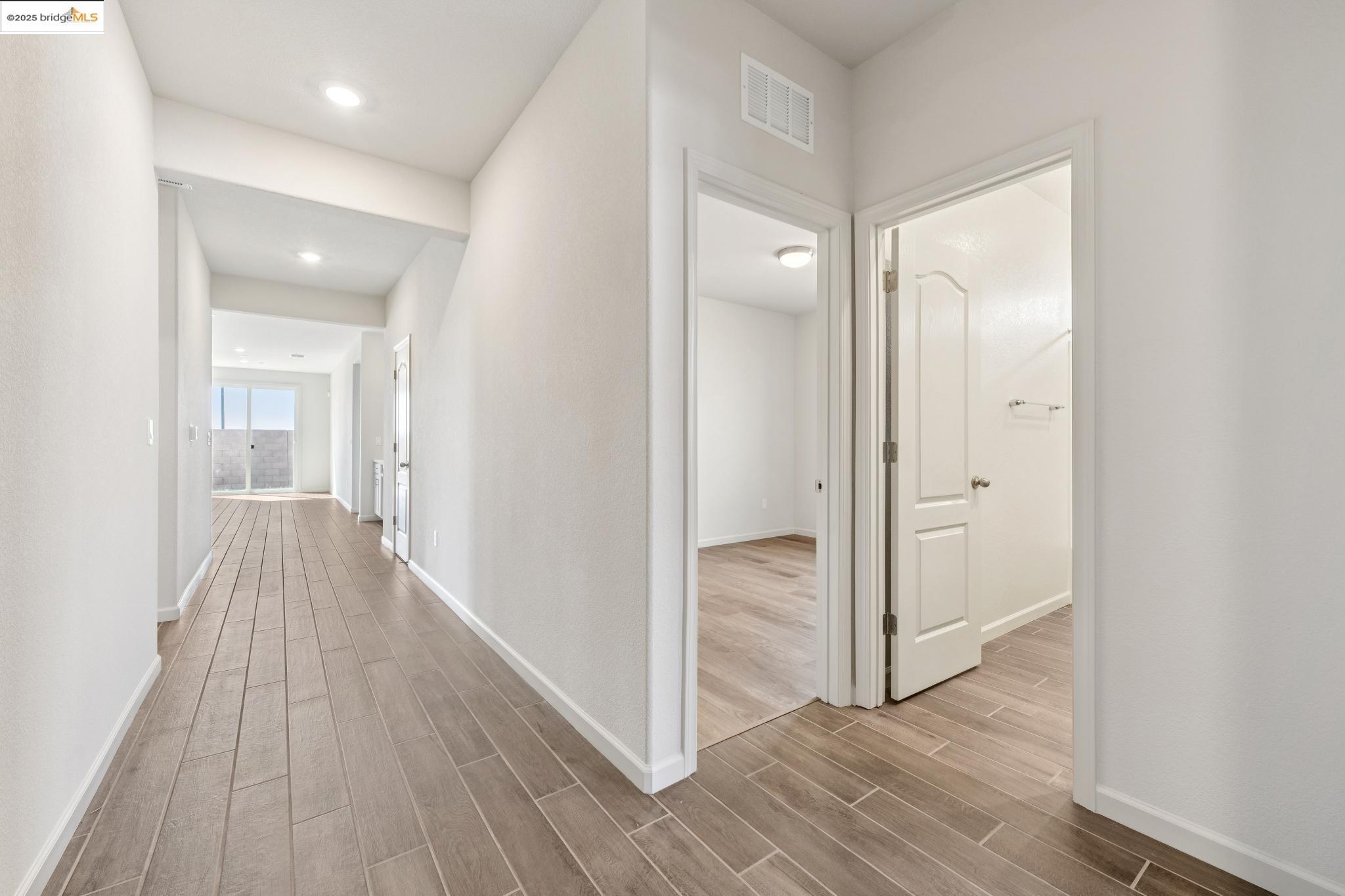 Detail Gallery Image 31 of 60 For 4105 Markovich Ct, Richmond,  CA 94806 - 4 Beds | 2 Baths