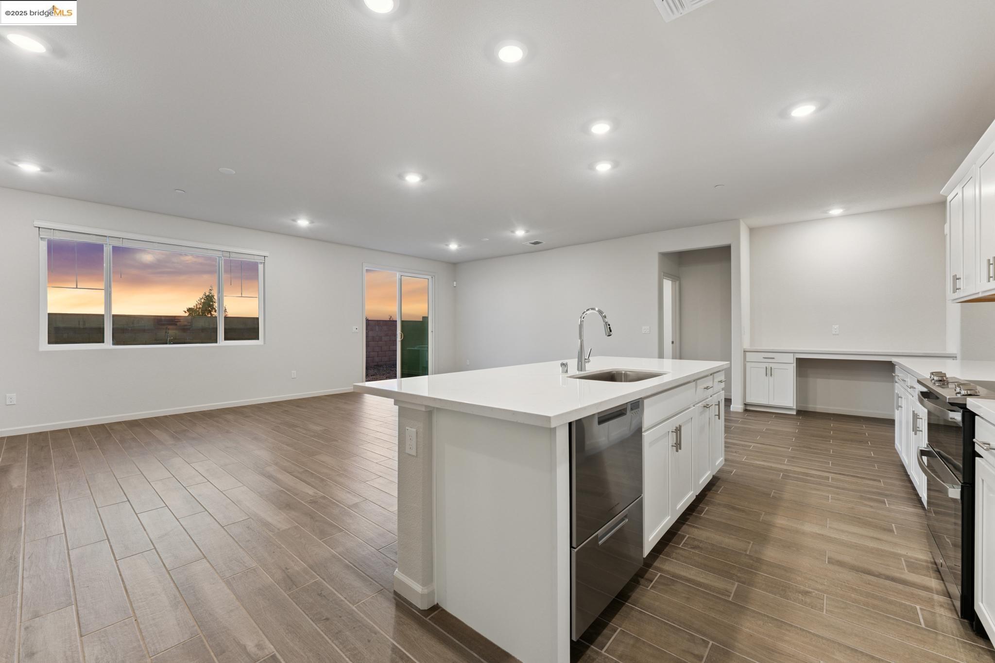 Detail Gallery Image 7 of 60 For 4105 Markovich Ct, Richmond,  CA 94806 - 4 Beds | 2 Baths