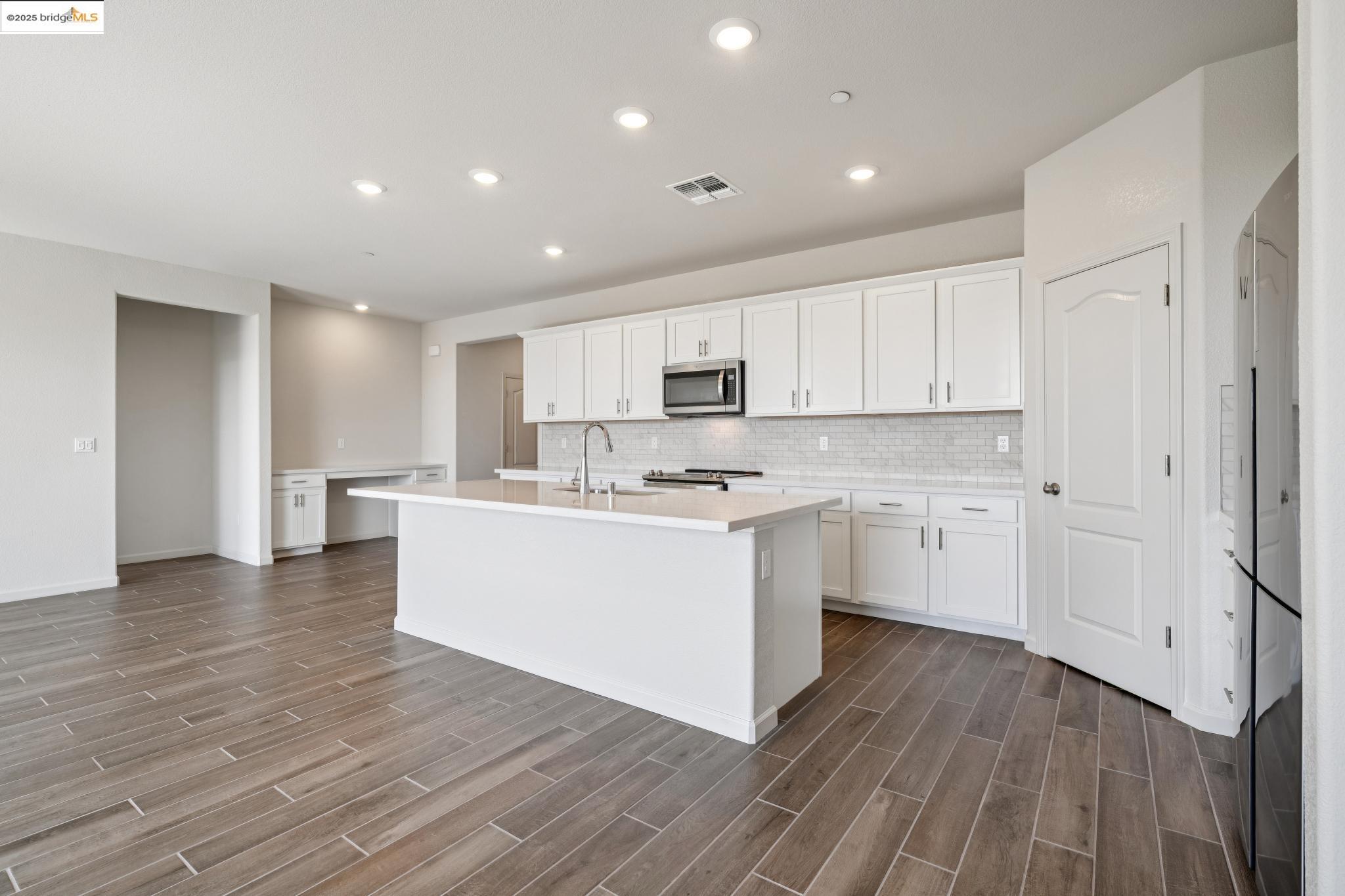 Detail Gallery Image 9 of 60 For 4105 Markovich Ct, Richmond,  CA 94806 - 4 Beds | 2 Baths