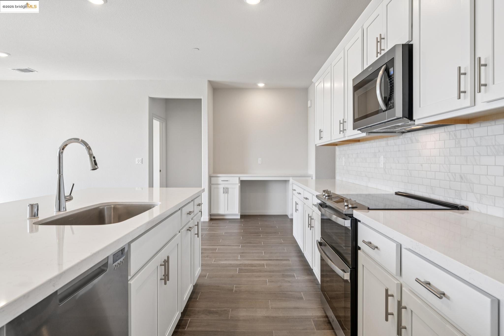 Detail Gallery Image 10 of 60 For 4105 Markovich Ct, Richmond,  CA 94806 - 4 Beds | 2 Baths