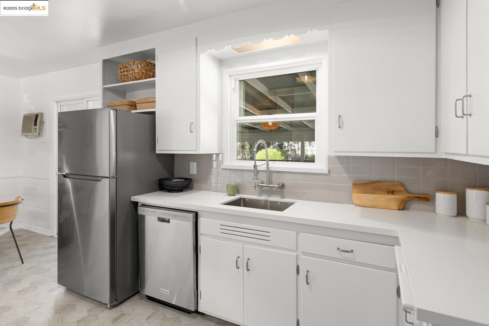 Detail Gallery Image 14 of 43 For 2234 Lobert St, Castro Valley,  CA 94546 - 2 Beds | 1 Baths