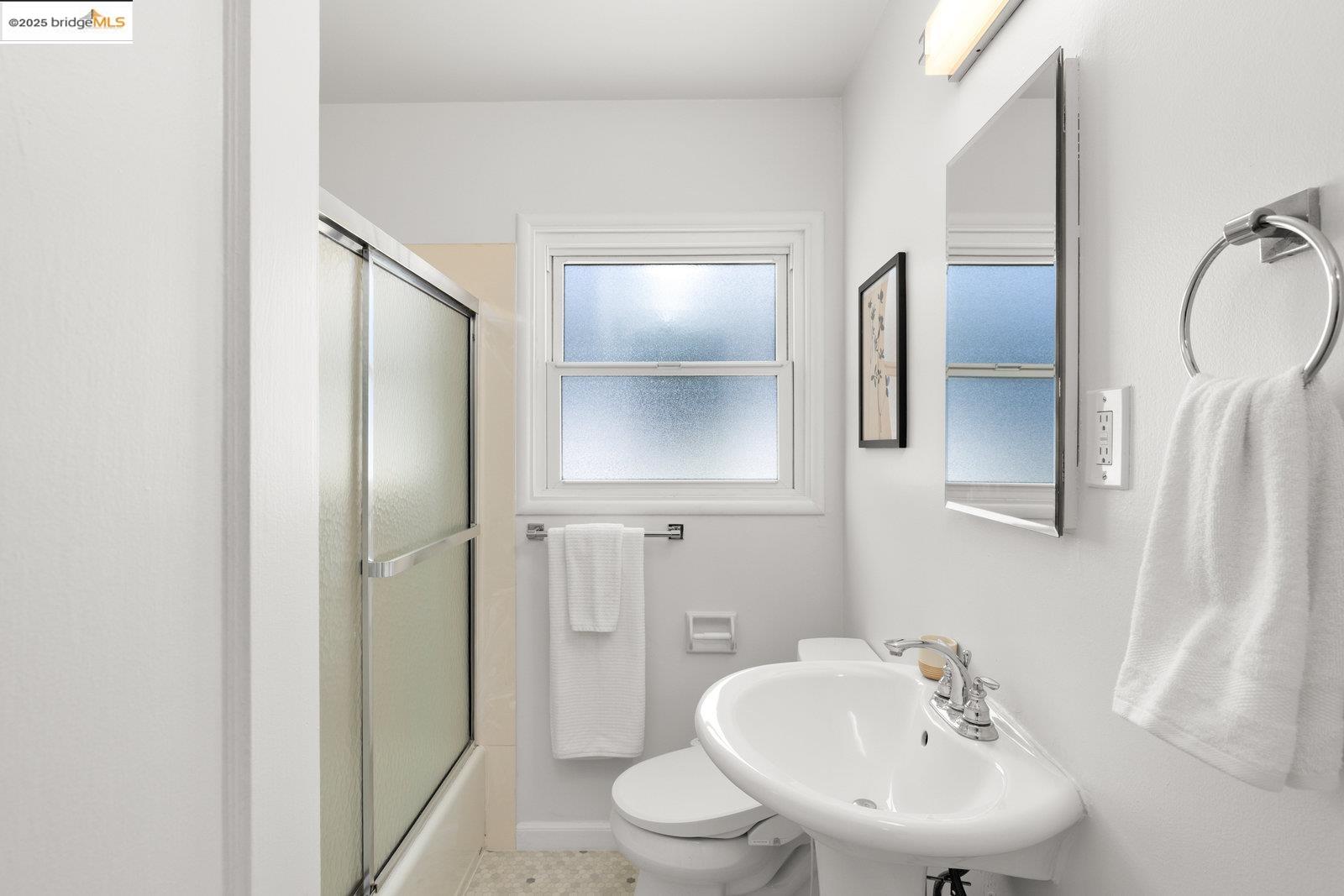 Detail Gallery Image 19 of 43 For 2234 Lobert St, Castro Valley,  CA 94546 - 2 Beds | 1 Baths