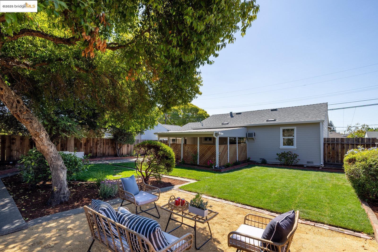 Detail Gallery Image 23 of 43 For 2234 Lobert St, Castro Valley,  CA 94546 - 2 Beds | 1 Baths