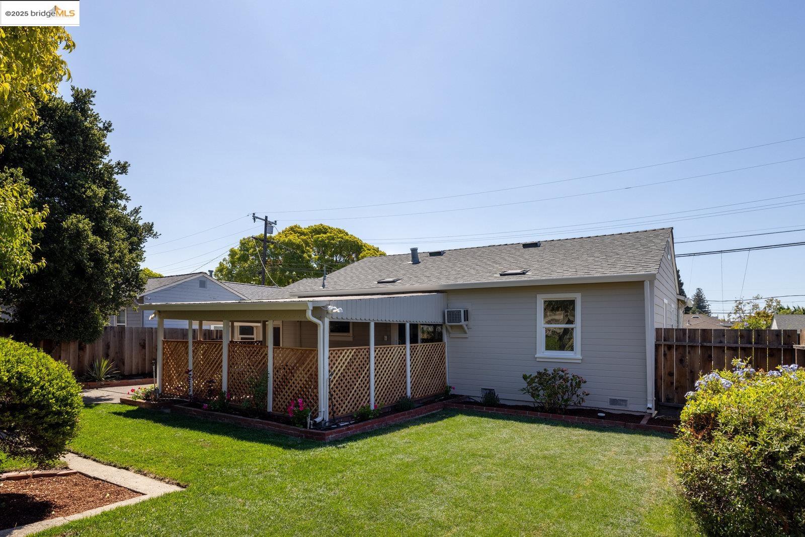 Detail Gallery Image 24 of 43 For 2234 Lobert St, Castro Valley,  CA 94546 - 2 Beds | 1 Baths