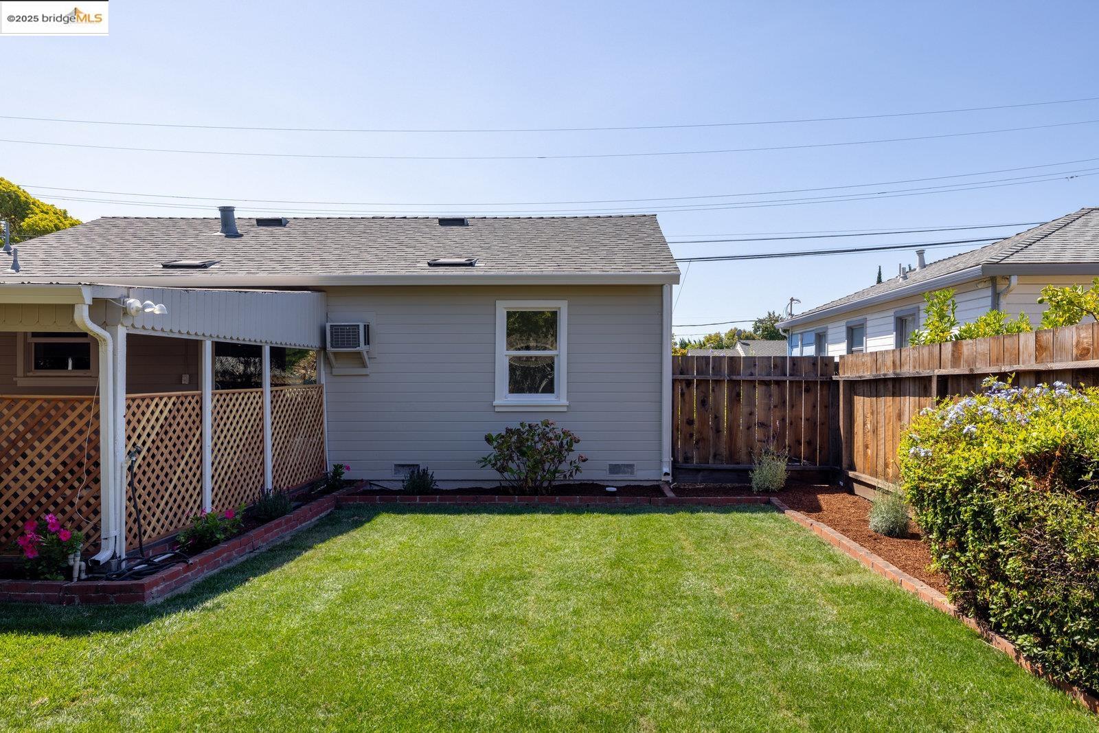 Detail Gallery Image 25 of 43 For 2234 Lobert St, Castro Valley,  CA 94546 - 2 Beds | 1 Baths