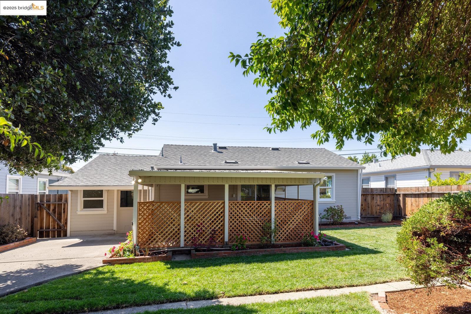 Detail Gallery Image 27 of 43 For 2234 Lobert St, Castro Valley,  CA 94546 - 2 Beds | 1 Baths