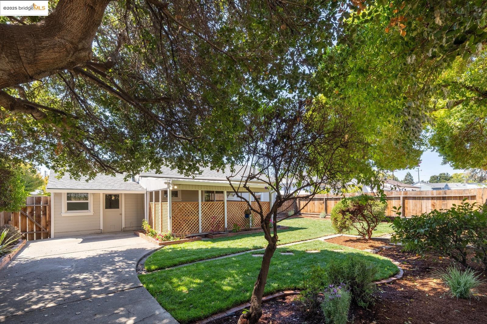 Detail Gallery Image 28 of 43 For 2234 Lobert St, Castro Valley,  CA 94546 - 2 Beds | 1 Baths