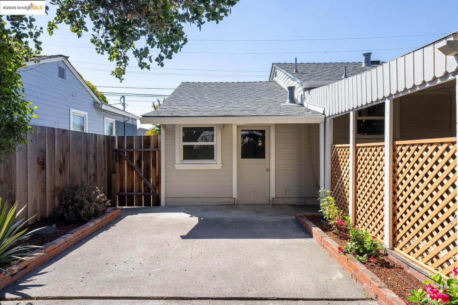 Detail Gallery Image 32 of 43 For 2234 Lobert St, Castro Valley,  CA 94546 - 2 Beds | 1 Baths