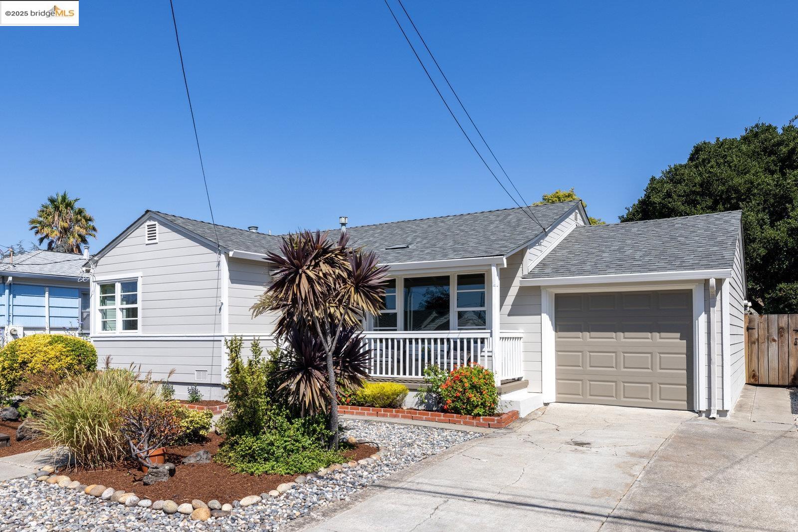 Detail Gallery Image 33 of 43 For 2234 Lobert St, Castro Valley,  CA 94546 - 2 Beds | 1 Baths