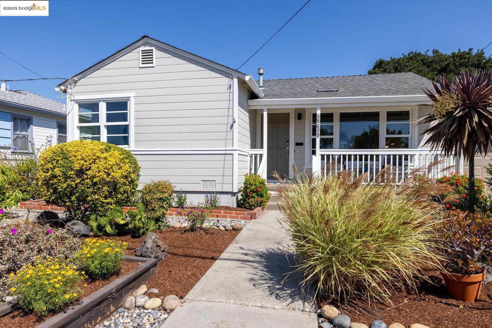 Detail Gallery Image 35 of 43 For 2234 Lobert St, Castro Valley,  CA 94546 - 2 Beds | 1 Baths