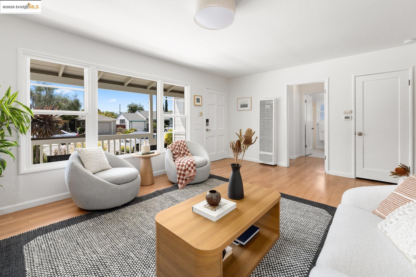 Detail Gallery Image 6 of 43 For 2234 Lobert St, Castro Valley,  CA 94546 - 2 Beds | 1 Baths
